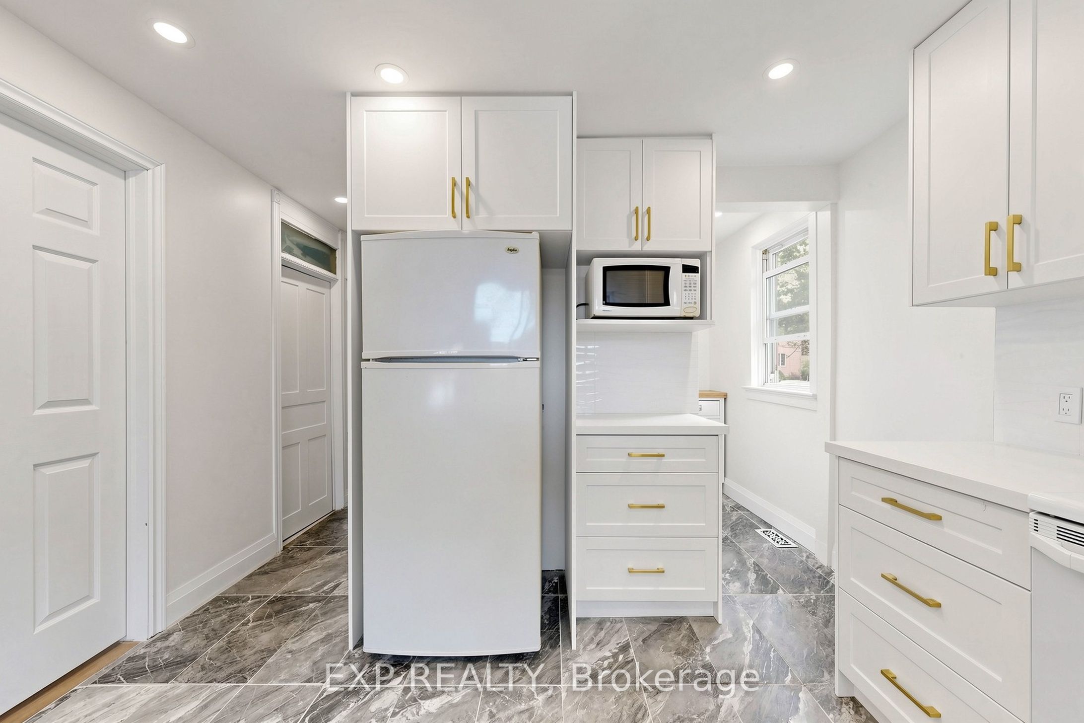335 Perry Street, Whitby, ON L1N 4C2 photo 5
