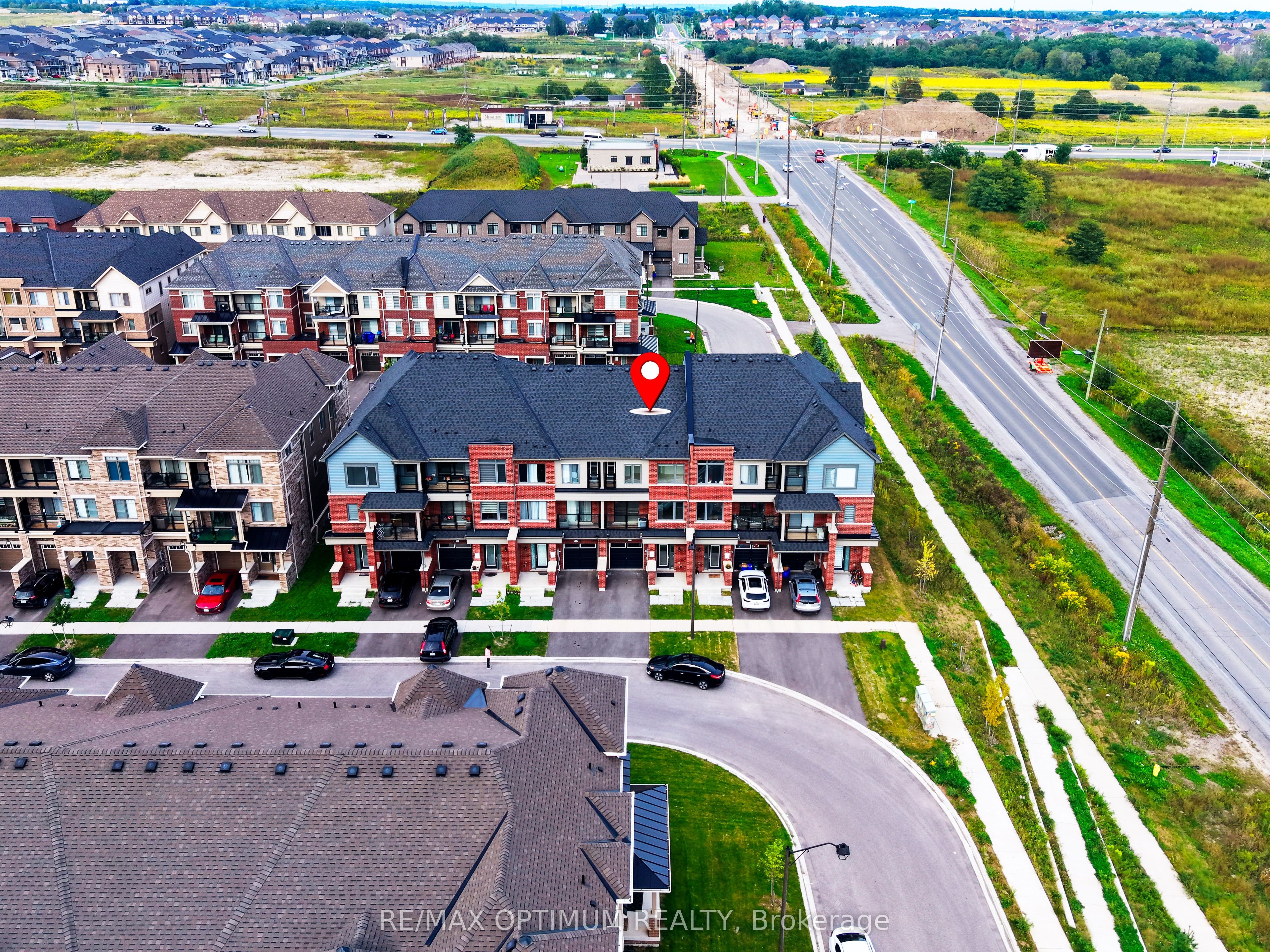 2004 Cameron Lott Crescent, Oshawa, ON L1L 0S1 photo 2