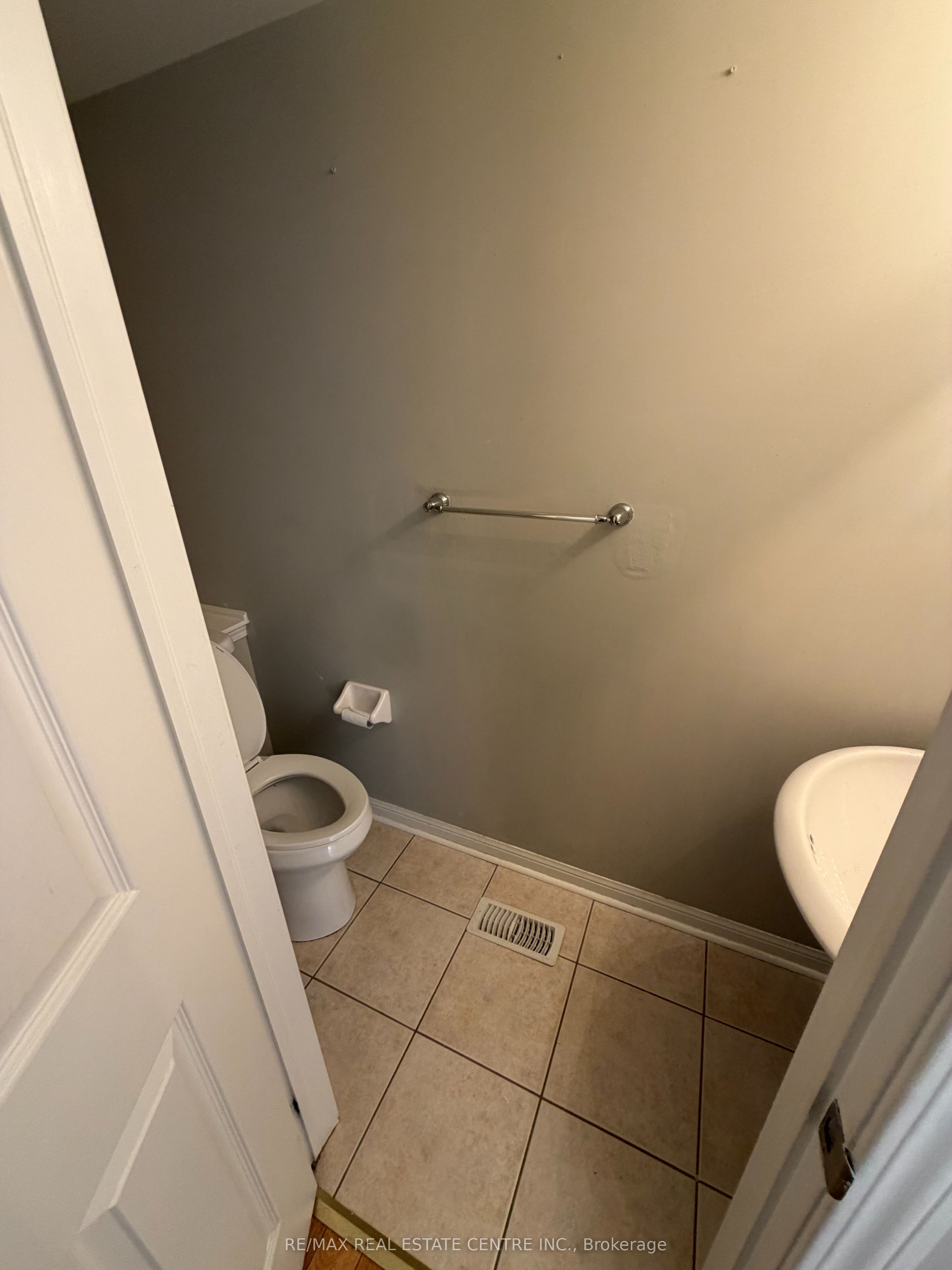 17 Millcar Drive Upper, Toronto, ON M1B 6J6 photo 5