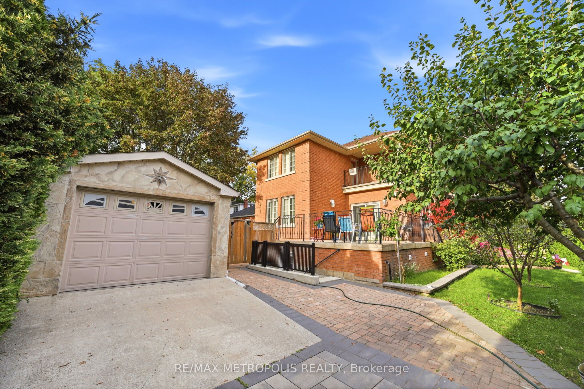 2 Denvale Road BSMT, Toronto, ON M4B 3B4 photo 3