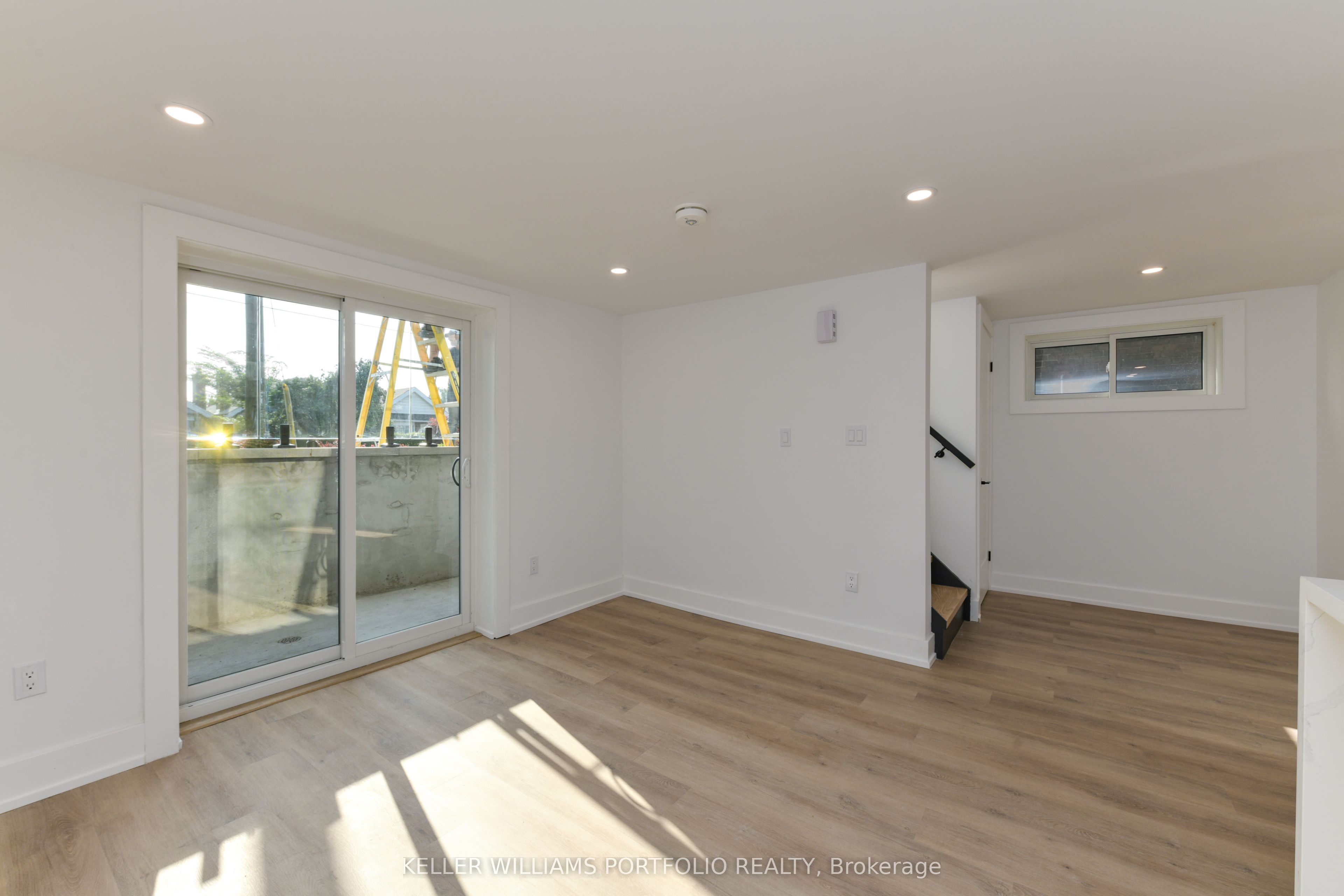 269 Donlands Avenue 1, Toronto, ON M4J 3R5 photo 3