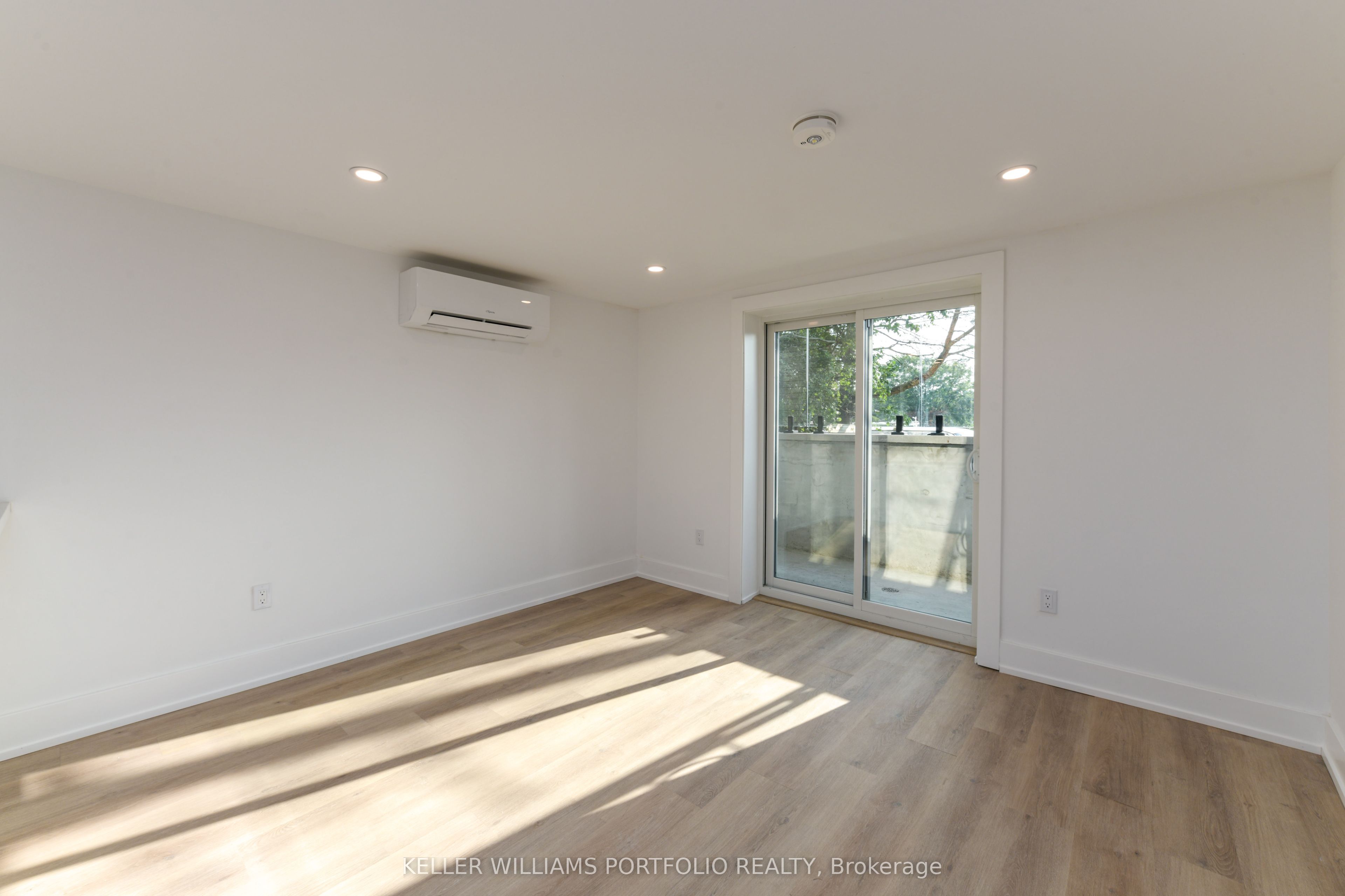 269 Donlands Avenue 1, Toronto, ON M4J 3R5 photo 4