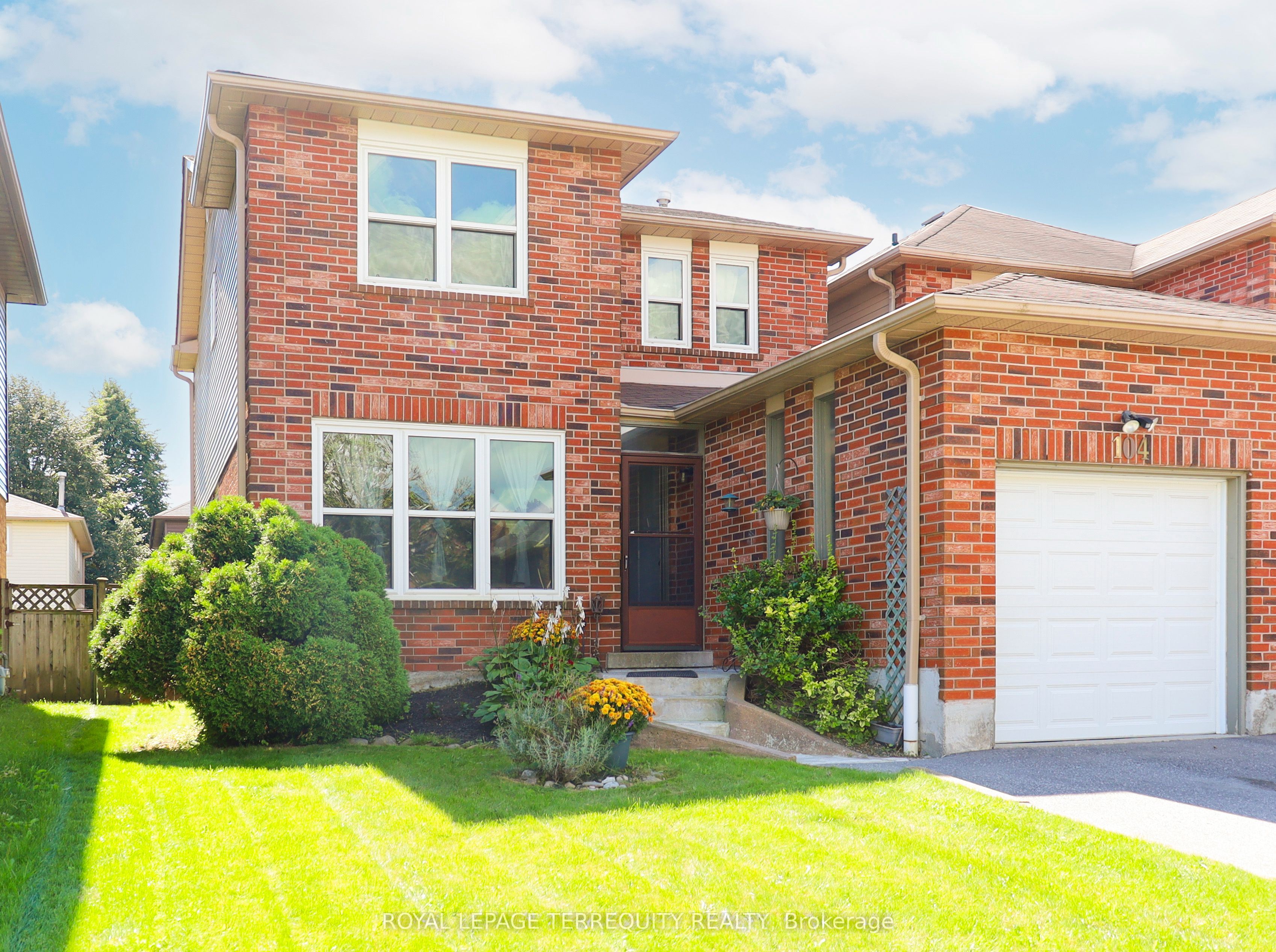 104 Gates Crescent, Ajax, ON L1S 7A1