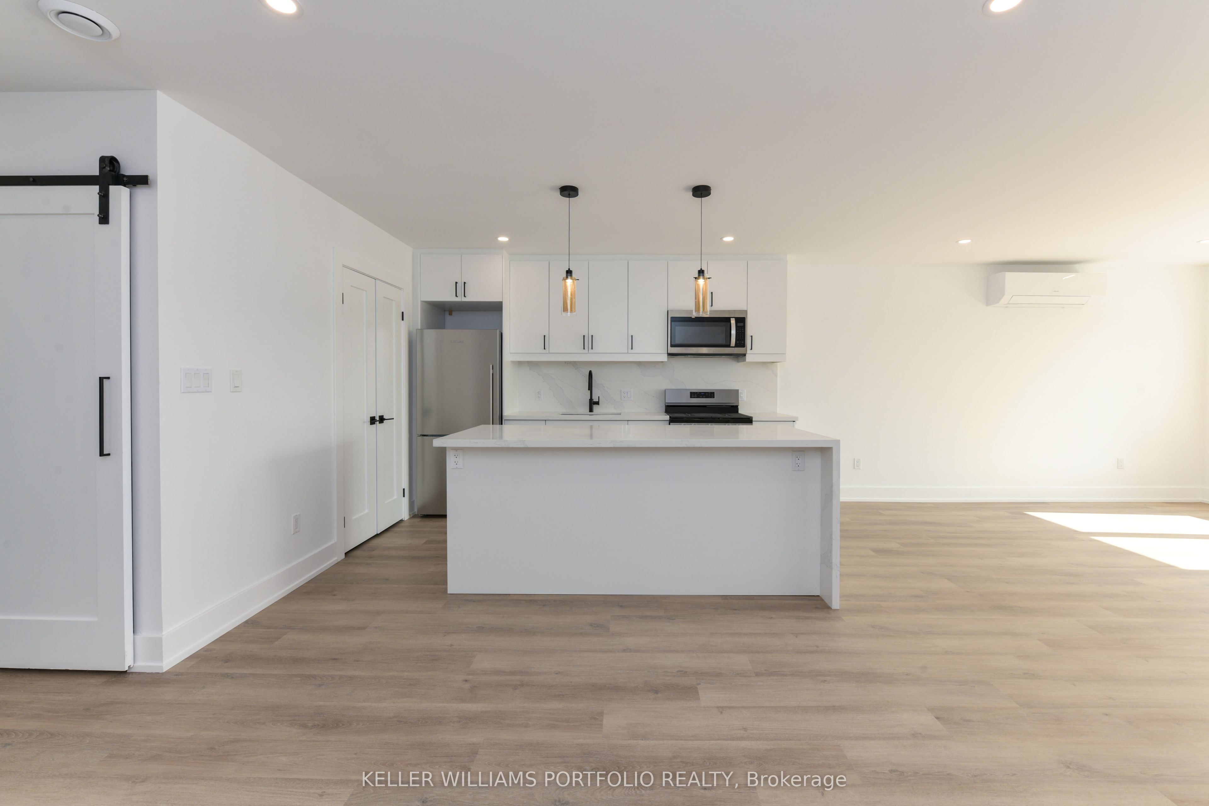 269 Donlands Avenue 4, Toronto, ON M4J 3R5 photo 2