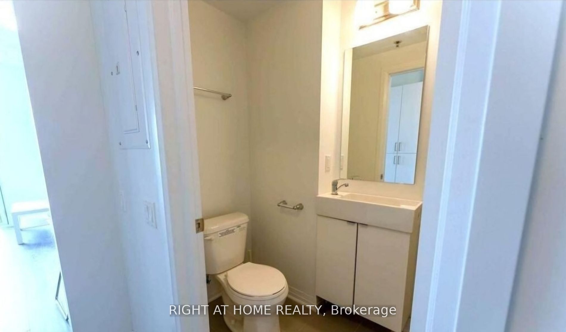 1900 Simcoe Street N 816, Oshawa, ON L1G 4Y3 photo 4