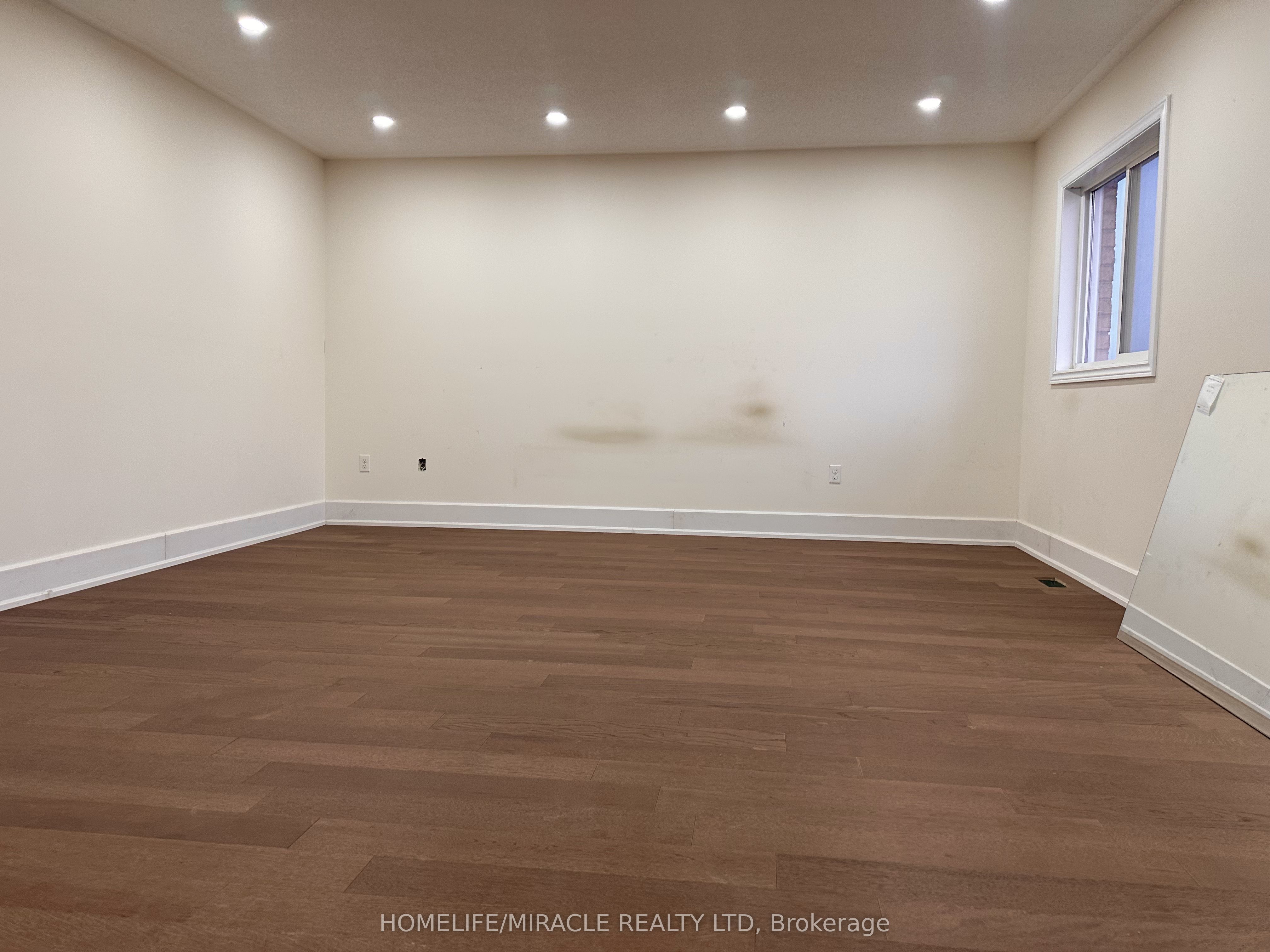 56 Baycliffe Drive Main, Whitby, ON L1P 0B2 photo 4