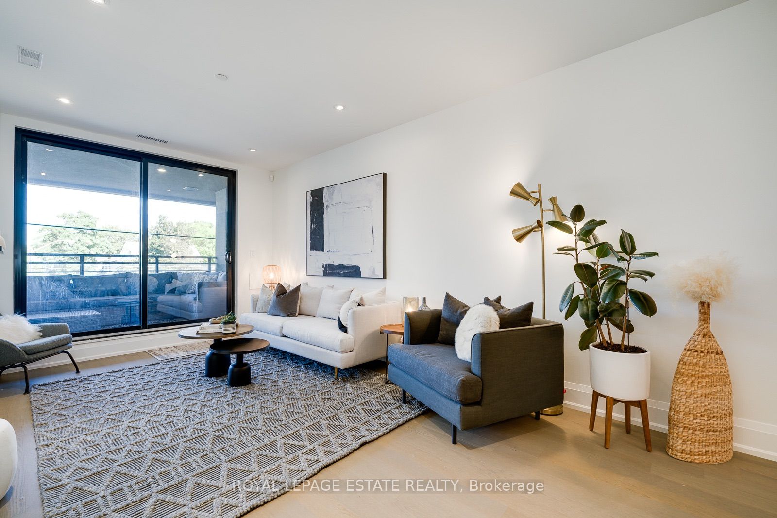 365 Beech Avenue 206, Toronto, ON M4E 3J4 photo 4