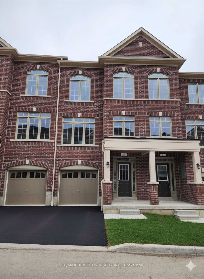 8 Royal Collection Way, Whitby, ON L1P 0P1