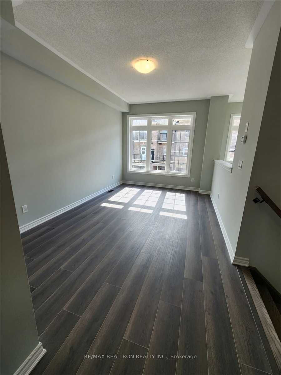 8 Royal Collection Way, Whitby, ON L1P 0P1 photo 2