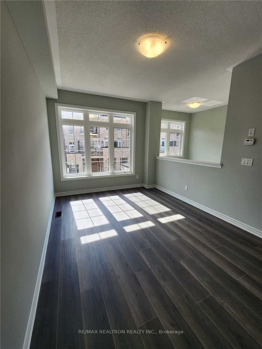 8 Royal Collection Way, Whitby, ON L1P 0P1 photo 3