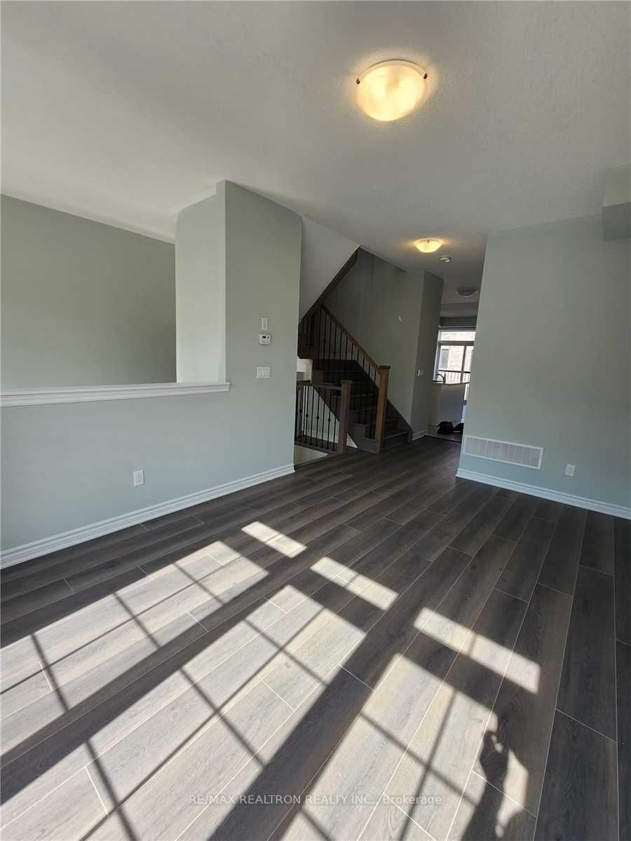 8 Royal Collection Way, Whitby, ON L1P 0P1 photo 4
