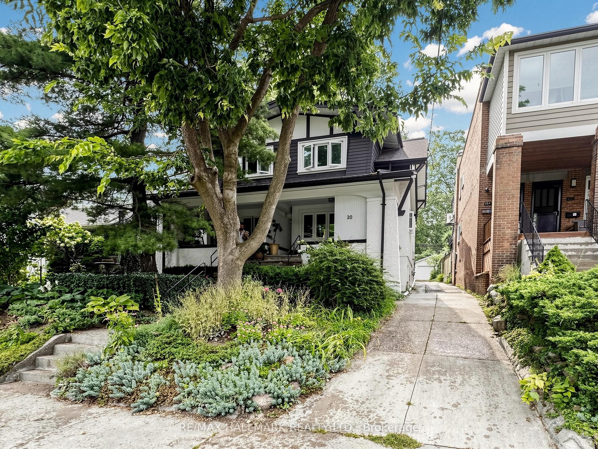 20 Glenfern Avenue Main/Second Floor, Toronto, ON M4E 1B7 photo 2