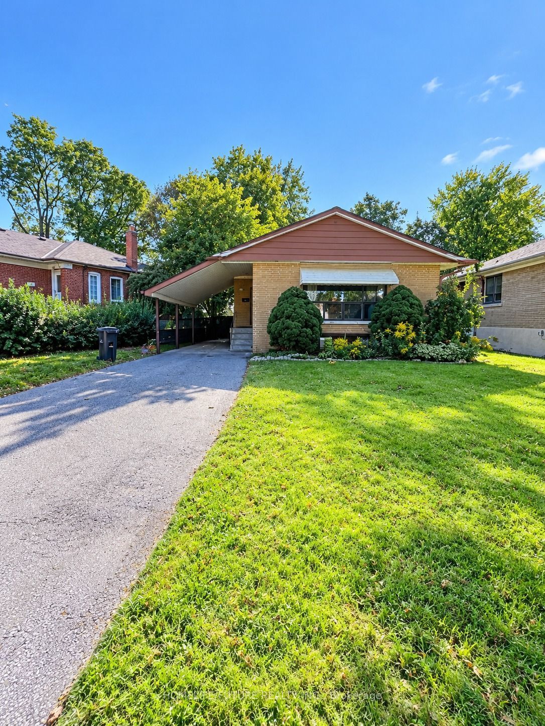 21 Mackinac Crescent Main, Toronto, ON M1J 1P8