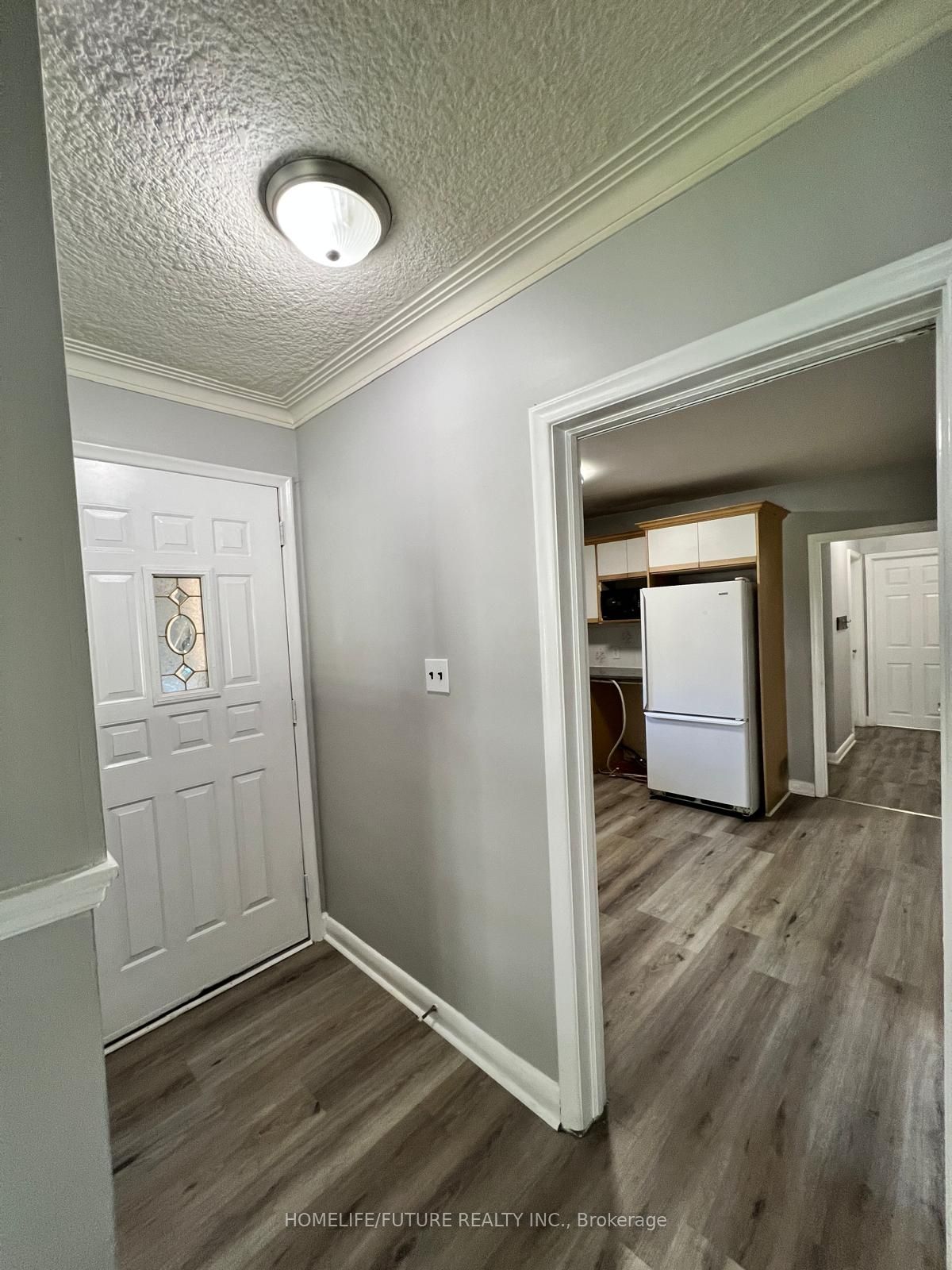 21 Mackinac Crescent Main, Toronto, ON M1J 1P8 photo 4