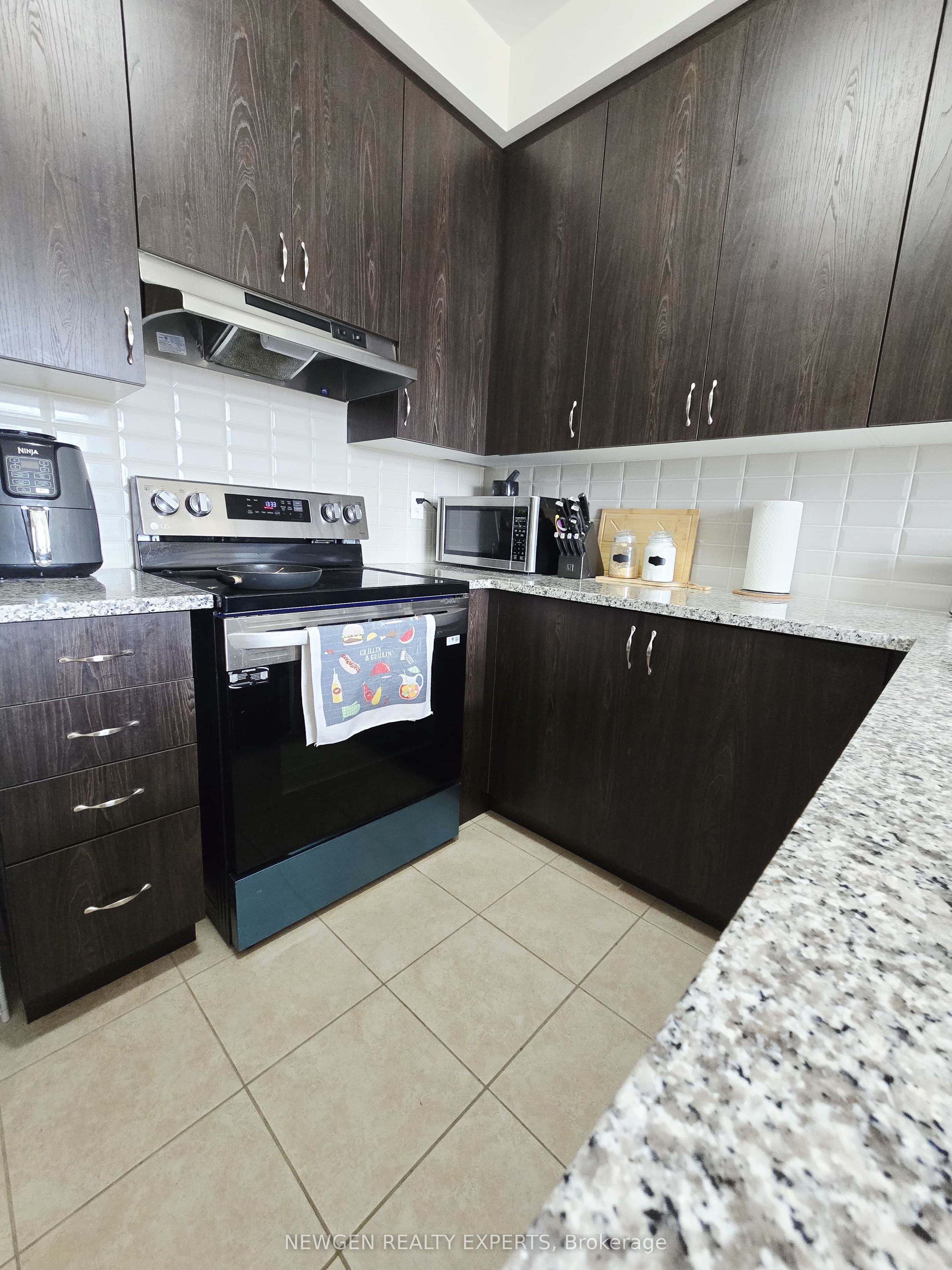 12 Cachia Lane, Ajax, ON L1T 0P8 photo 4