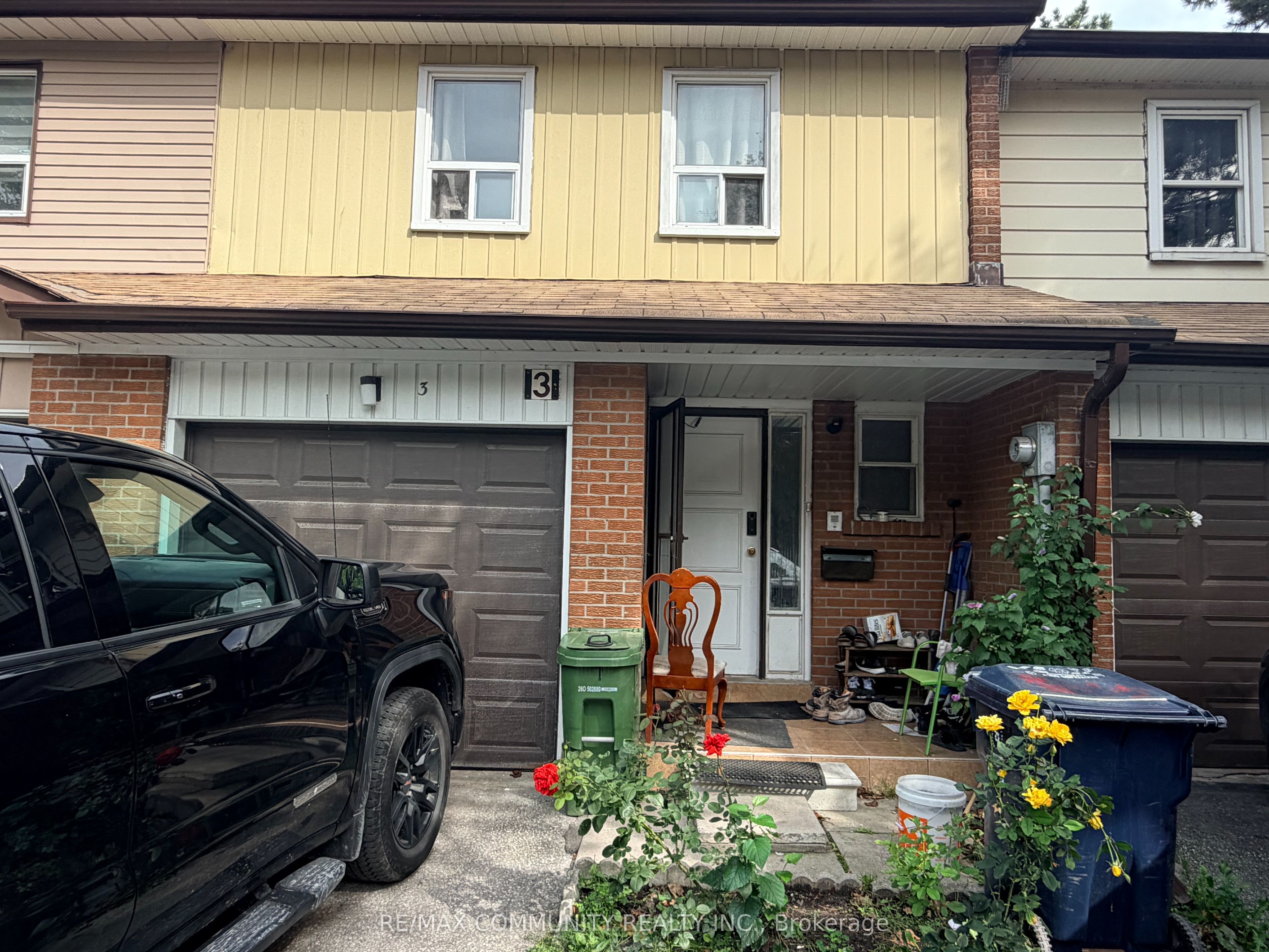 101 Dundalk Drive 3, Toronto, ON M1P 4V1