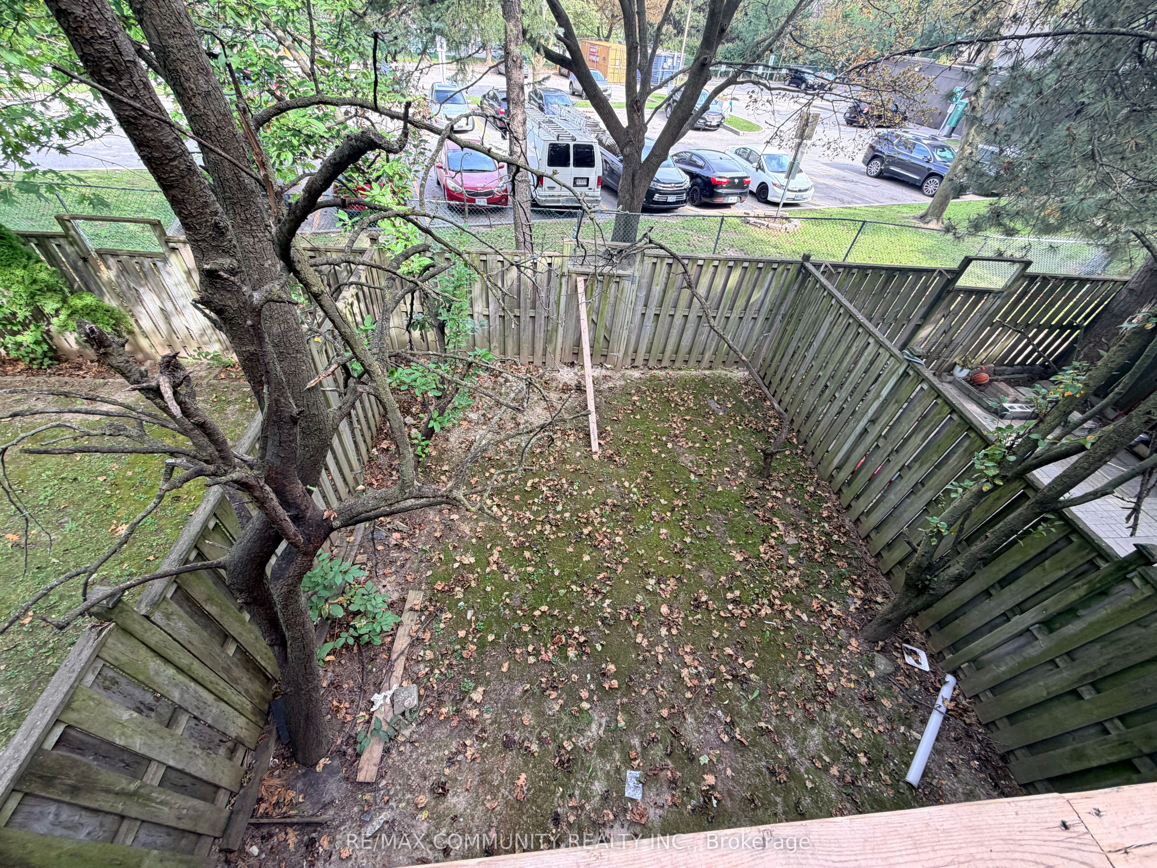 101 Dundalk Drive 3, Toronto, ON M1P 4V1 photo 3