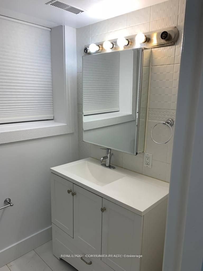 23 CHARLEMONT CRES Crescent, Toronto, ON M1T 1M3 photo 3