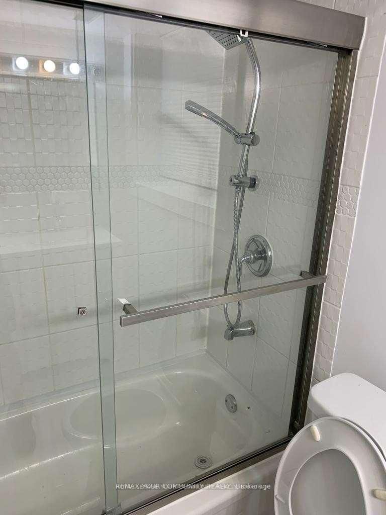 23 CHARLEMONT CRES Crescent, Toronto, ON M1T 1M3 photo 5
