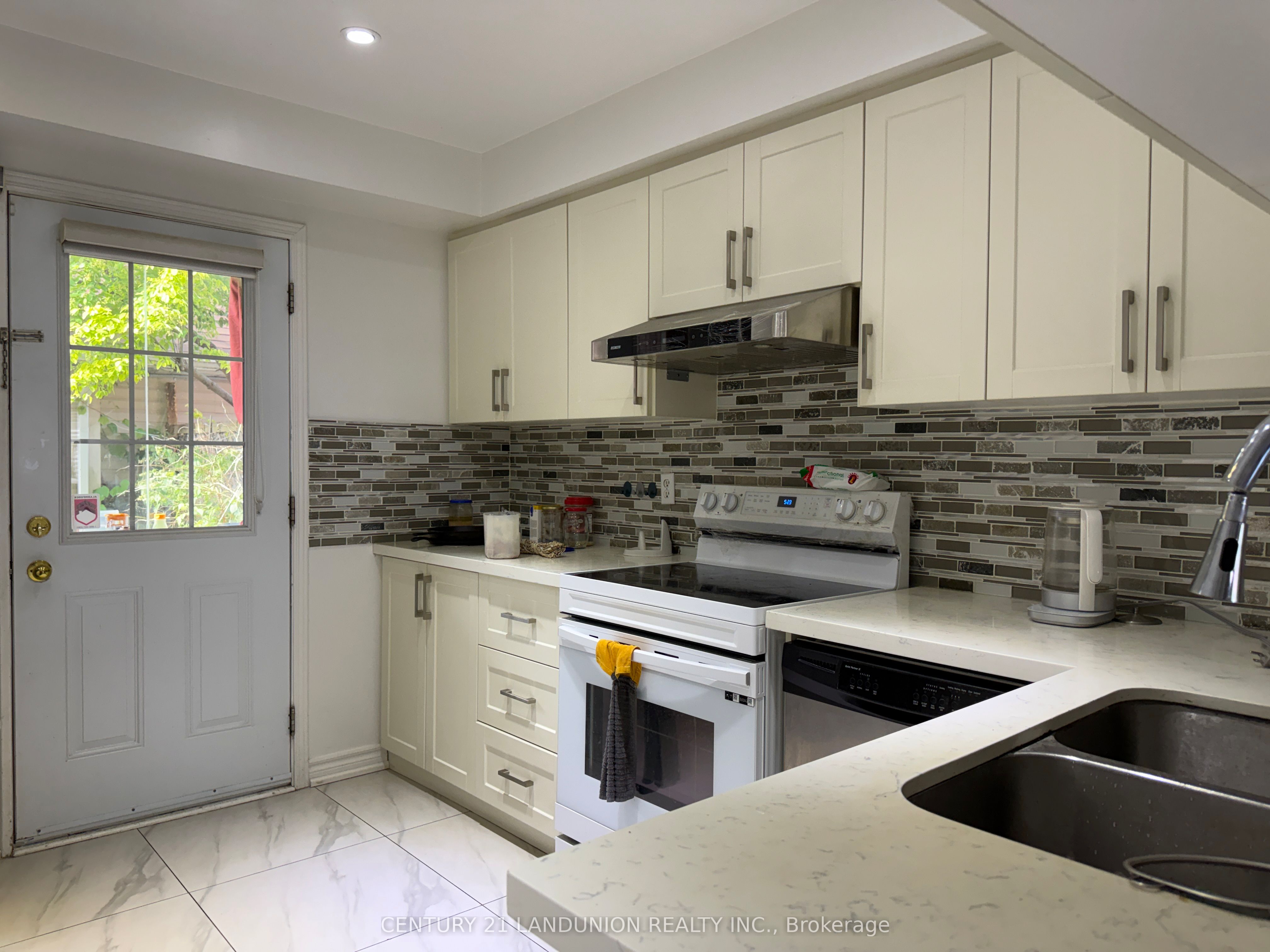 9544 Sheppard Avenue E, Toronto, ON M1B 5Z4 photo 5