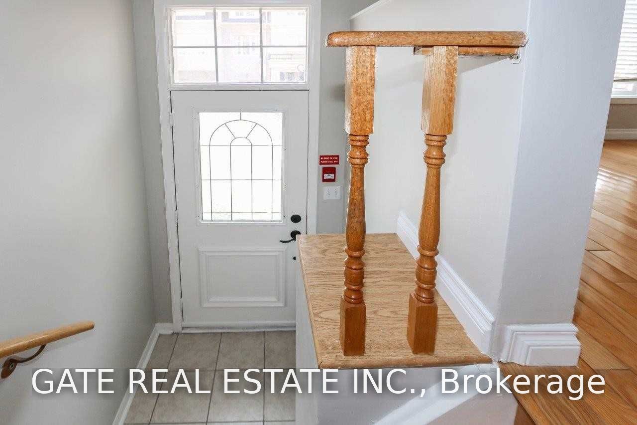 1250 St Martins Drive 3, Pickering, ON L1W 1J3 photo 3