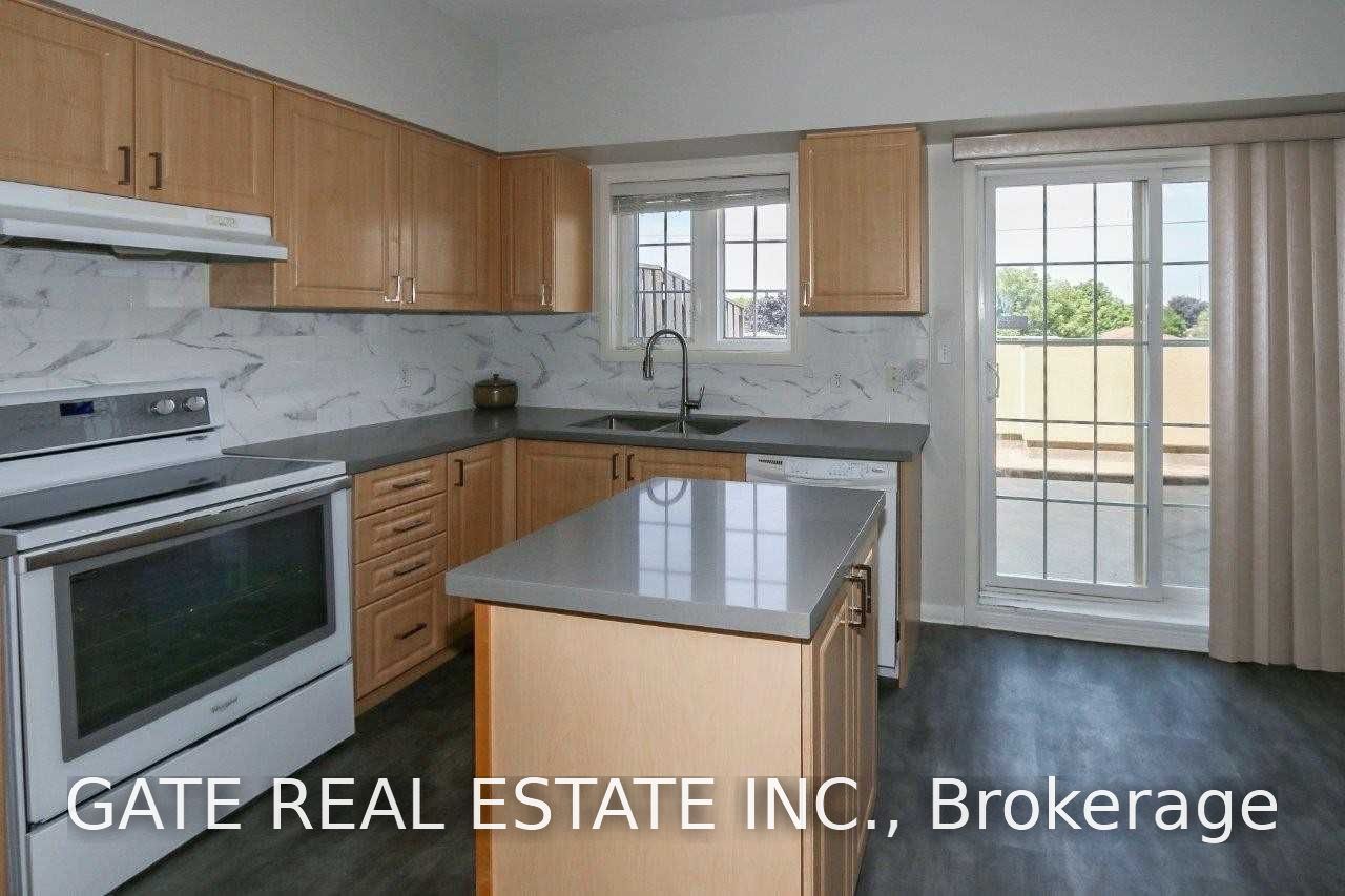 1250 St Martins Drive 3, Pickering, ON L1W 1J3 photo 5