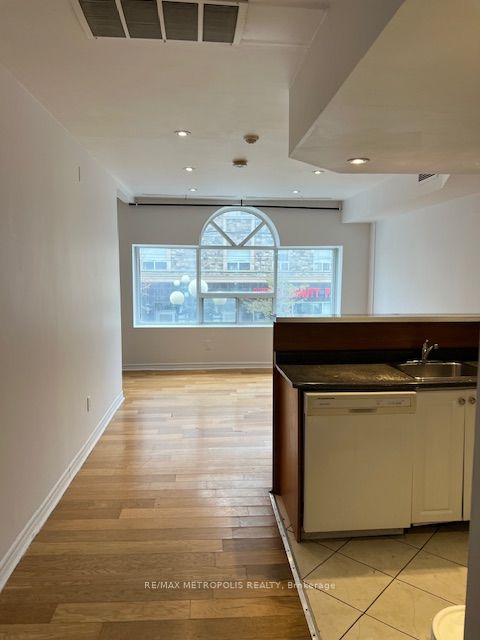 1431 & 1433 Gerrard Street E 4, Toronto, ON M4L 1Z7
