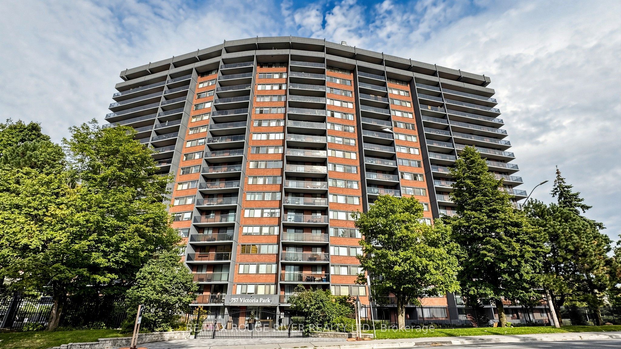 757 Victoria Park Avenue 206, Toronto, ON M4C 5N8 photo 2