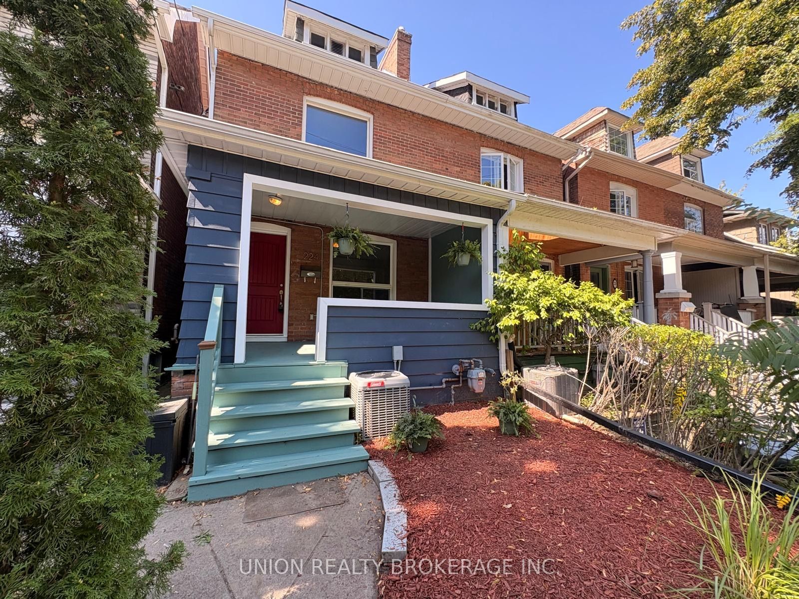 224 Scarborough Road Main & Upper, Toronto, ON M4E 3M6