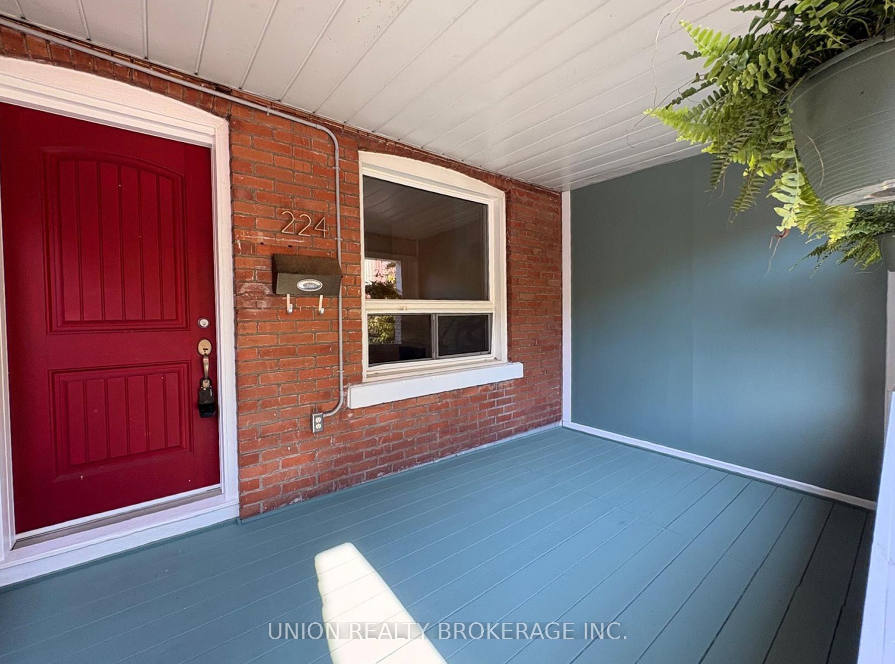 224 Scarborough Road Main & Upper, Toronto, ON M4E 3M6 photo 2