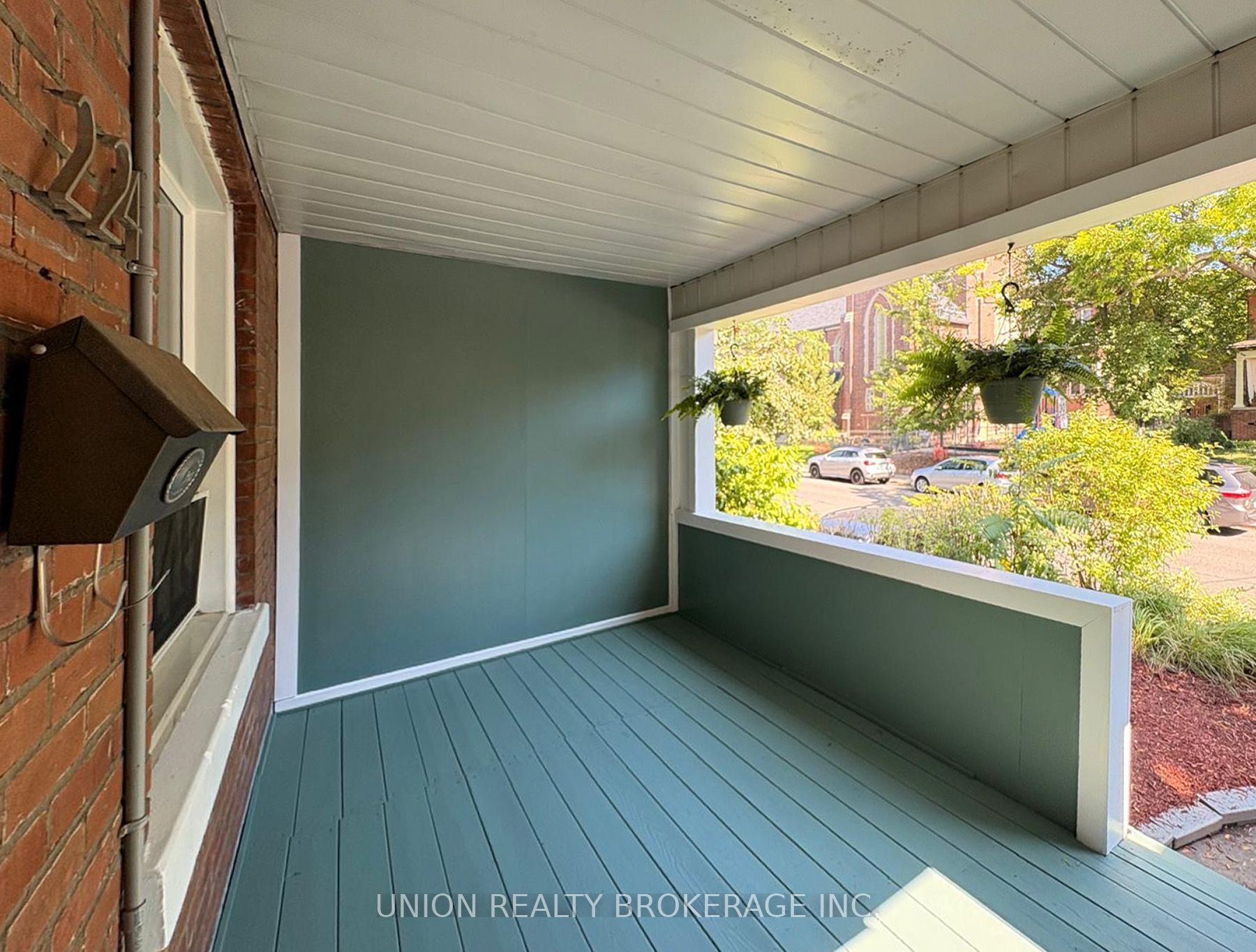 224 Scarborough Road Main & Upper, Toronto, ON M4E 3M6 photo 3