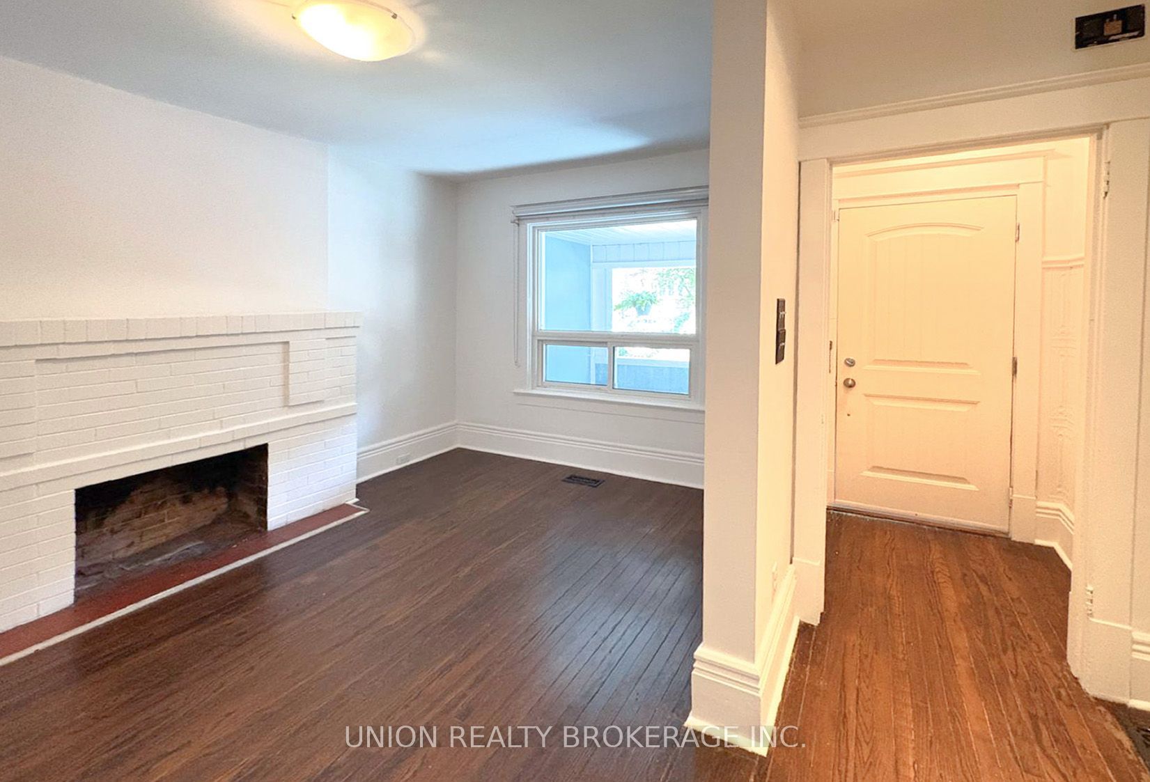 224 Scarborough Road Main & Upper, Toronto, ON M4E 3M6 photo 5