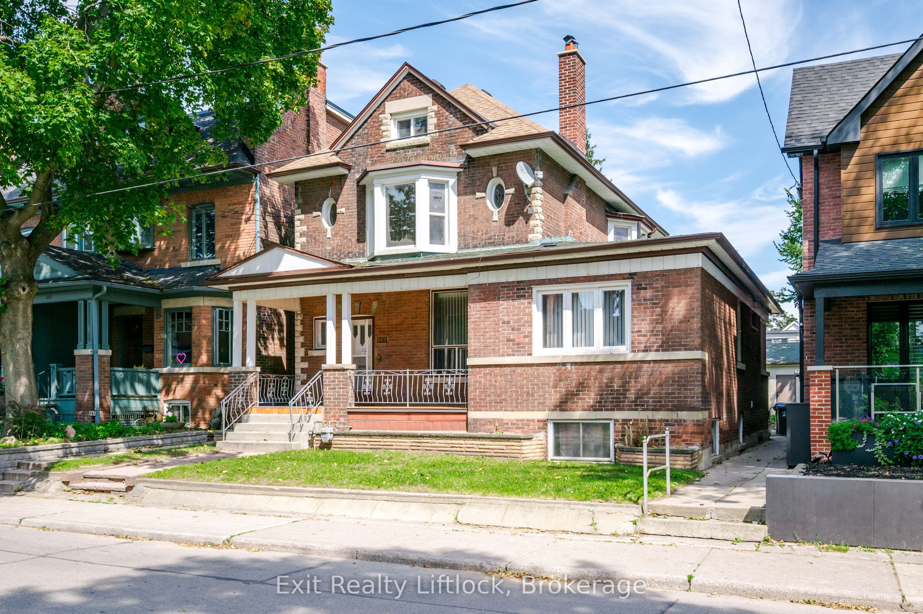 843 Logan Avenue, Toronto, ON M4K 3E2 photo 2