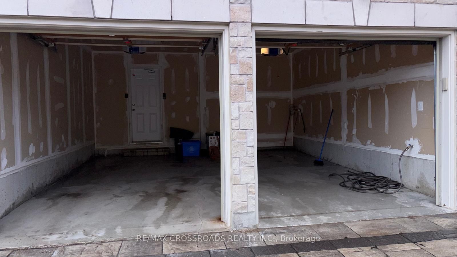 10 Coates Of Arms Lane, Ajax, ON L1T 3S2 photo 2