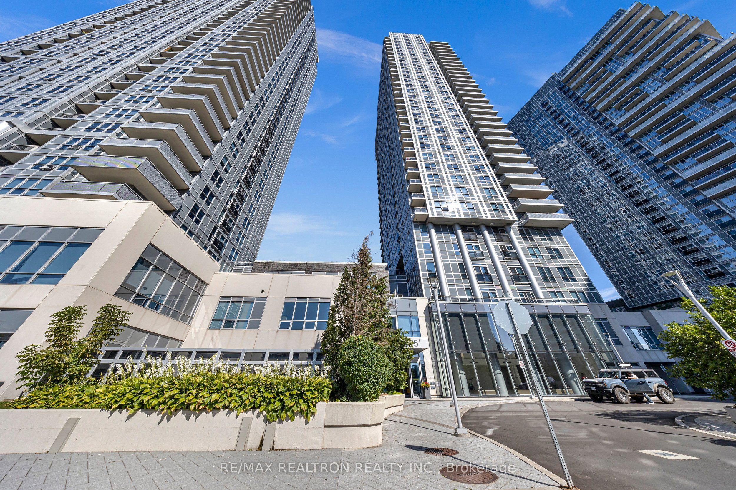 255 Village Green Square 1405, Toronto, ON M1S 0L7 photo 2