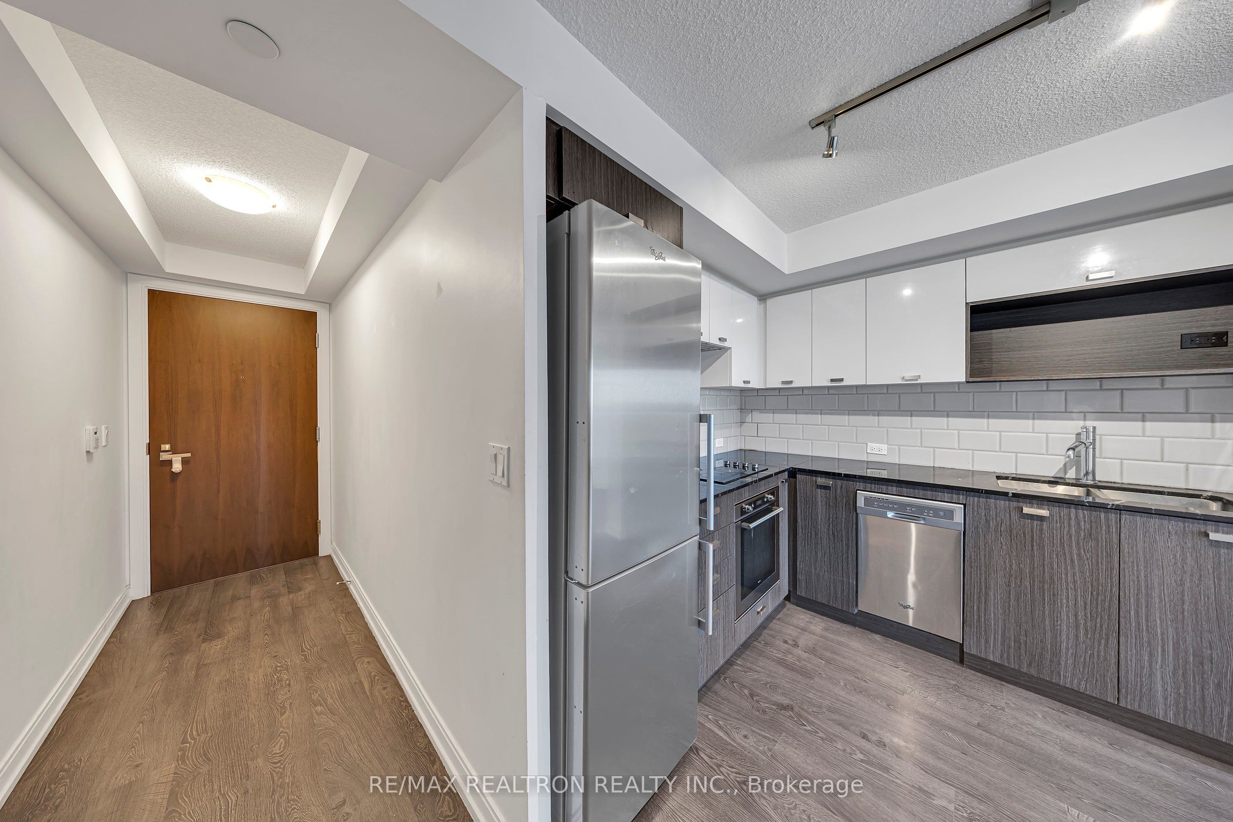 255 Village Green Square 1405, Toronto, ON M1S 0L7 photo 3