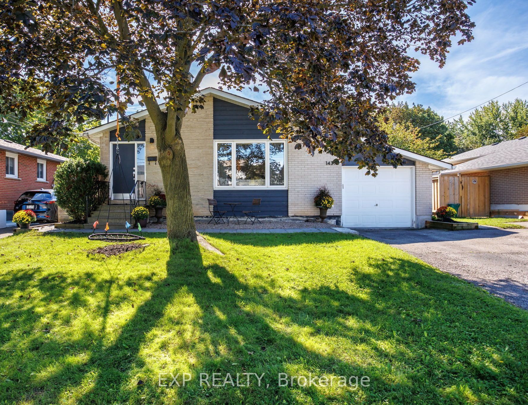 1439 Parkham Crescent, Pickering, ON L1W 1B7 photo 2