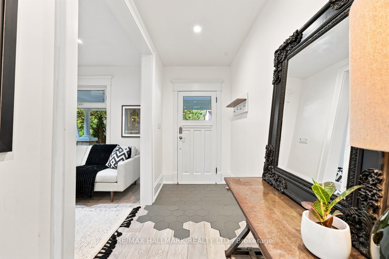 15 Redwood Avenue, Toronto, ON M4L 2S5 photo 4