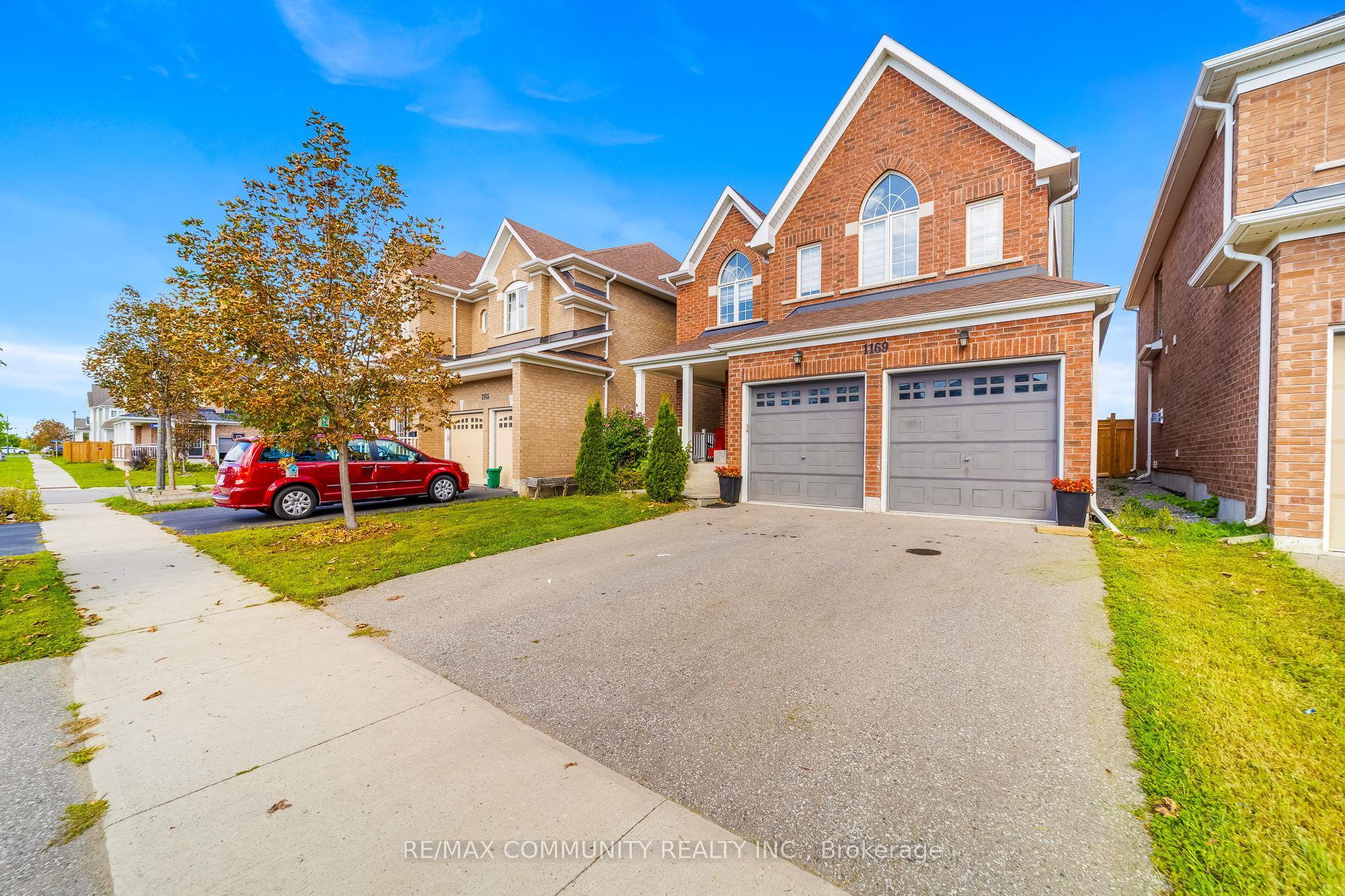 1169 Greenhill Avenue, Oshawa, ON L1K 0X8 photo 2
