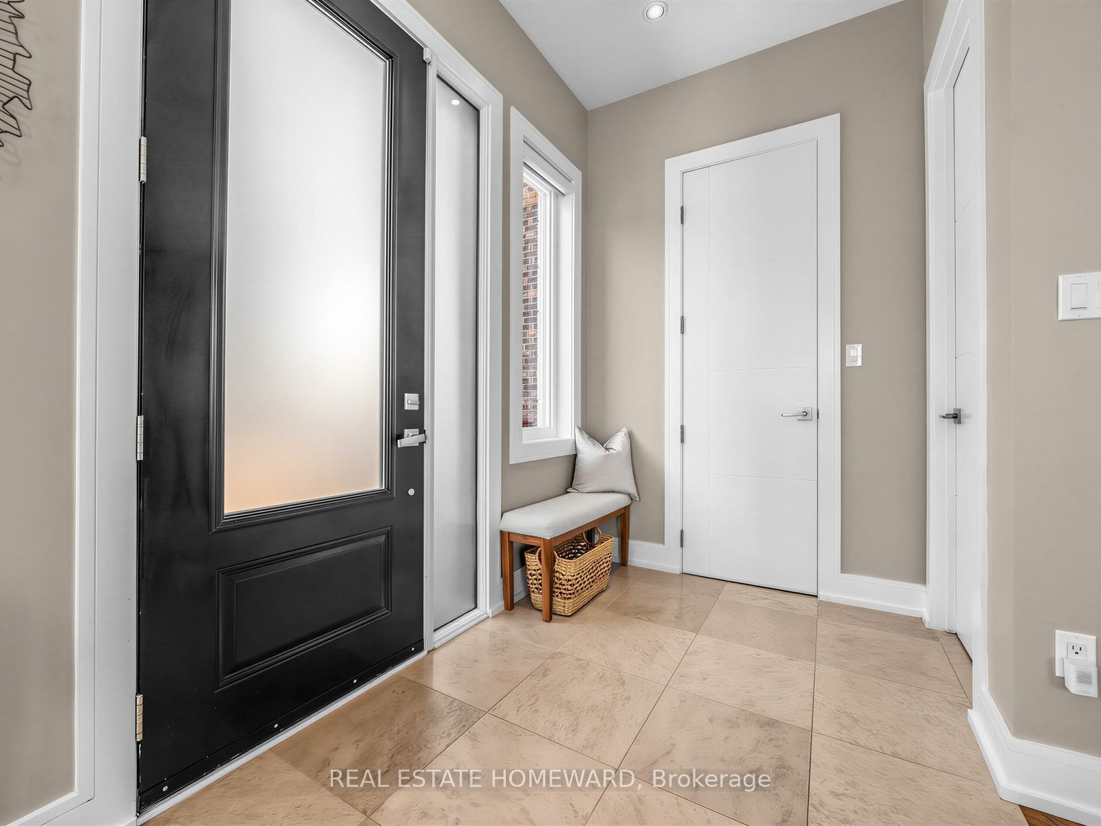 293 Rhodes Avenue, Toronto, ON M4L 3A4 photo 4