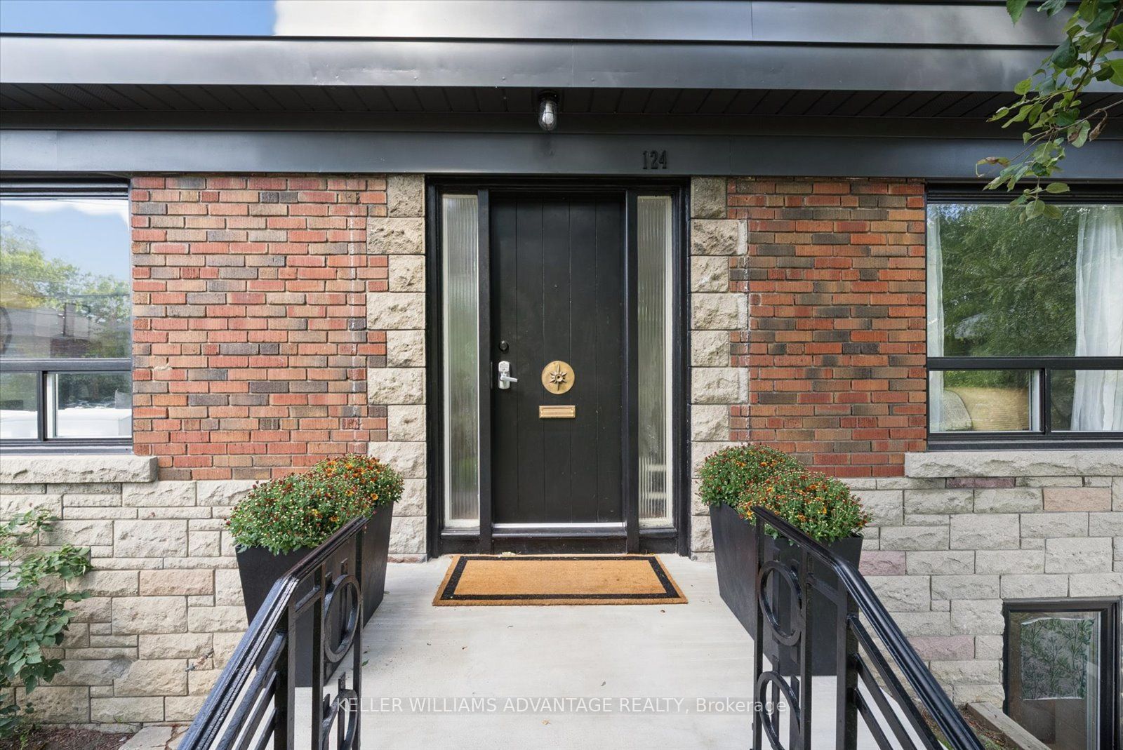 124 Glenwood Crescent, Toronto, ON M4B 1K2 photo 2