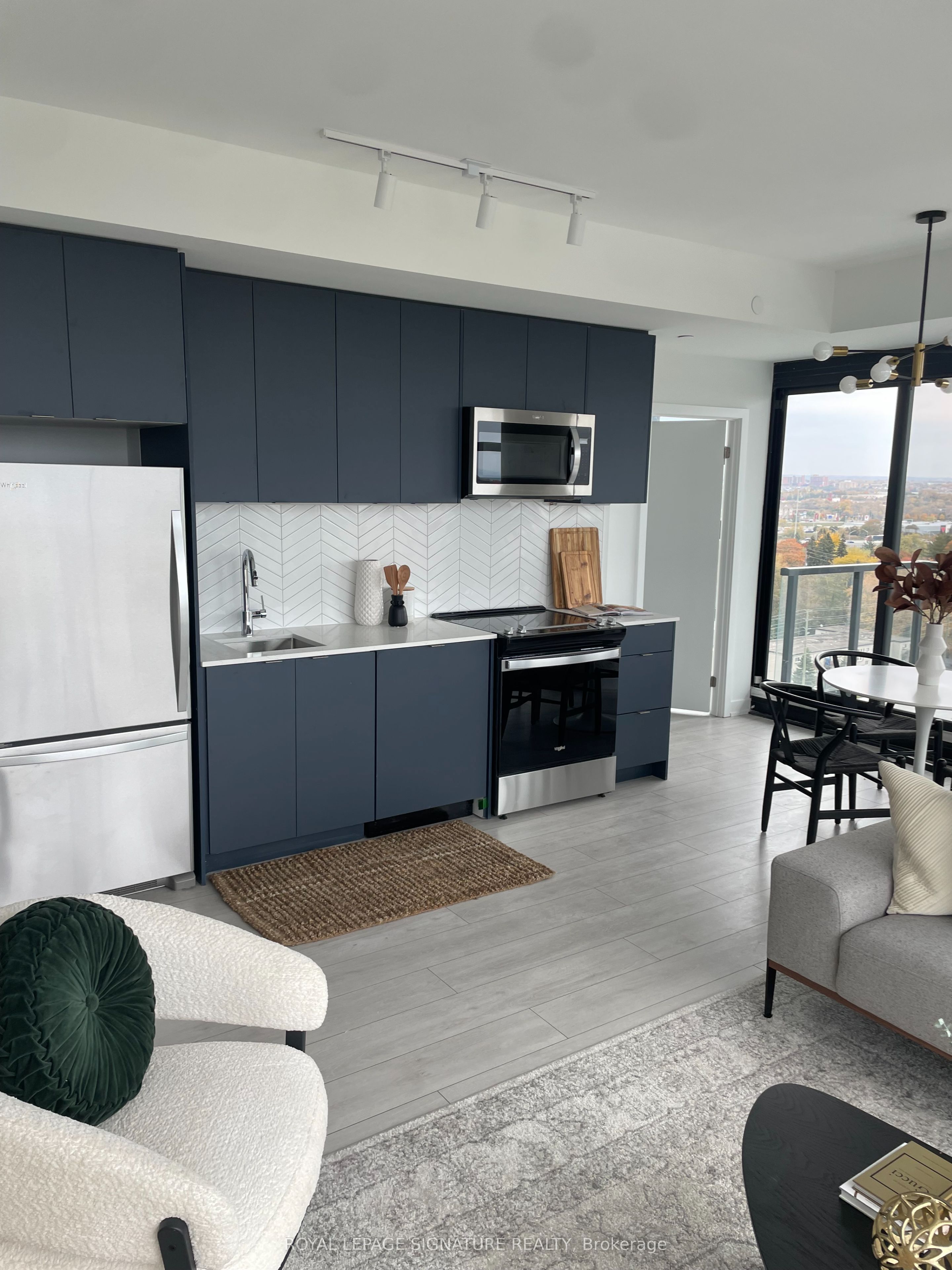 1606 Charles Street E 1404, Whitby, ON L1N 0P1
