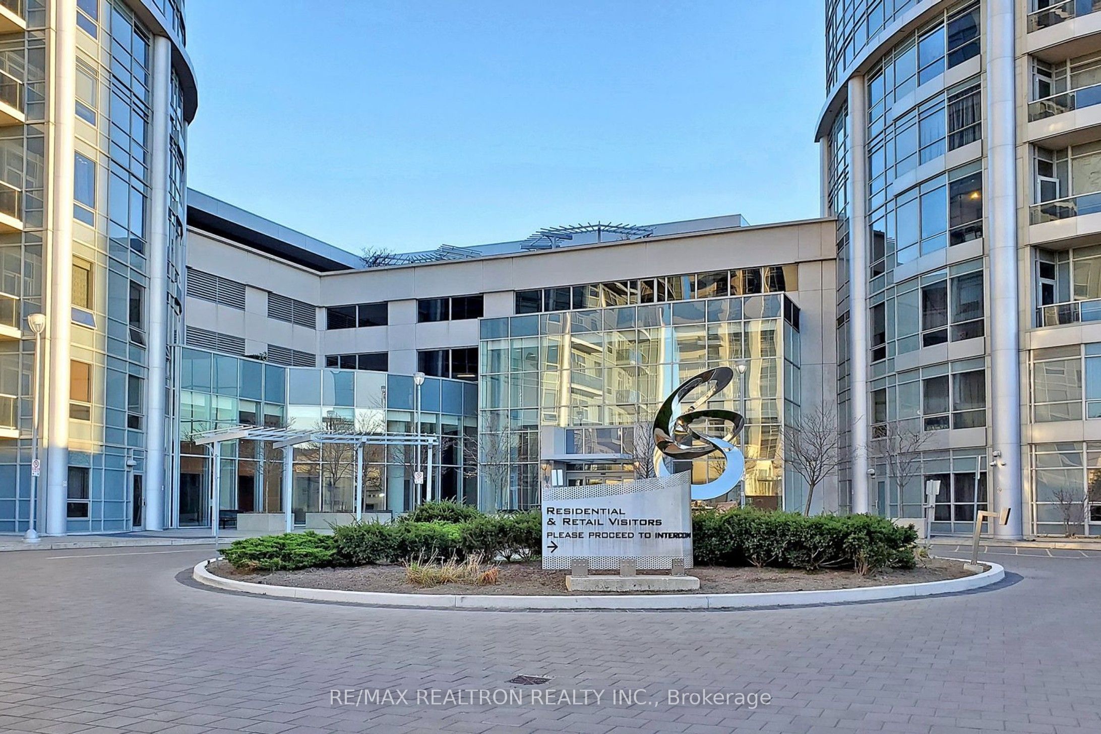 125 Village Green Square 911, Toronto, ON M1S 0G3 photo 2