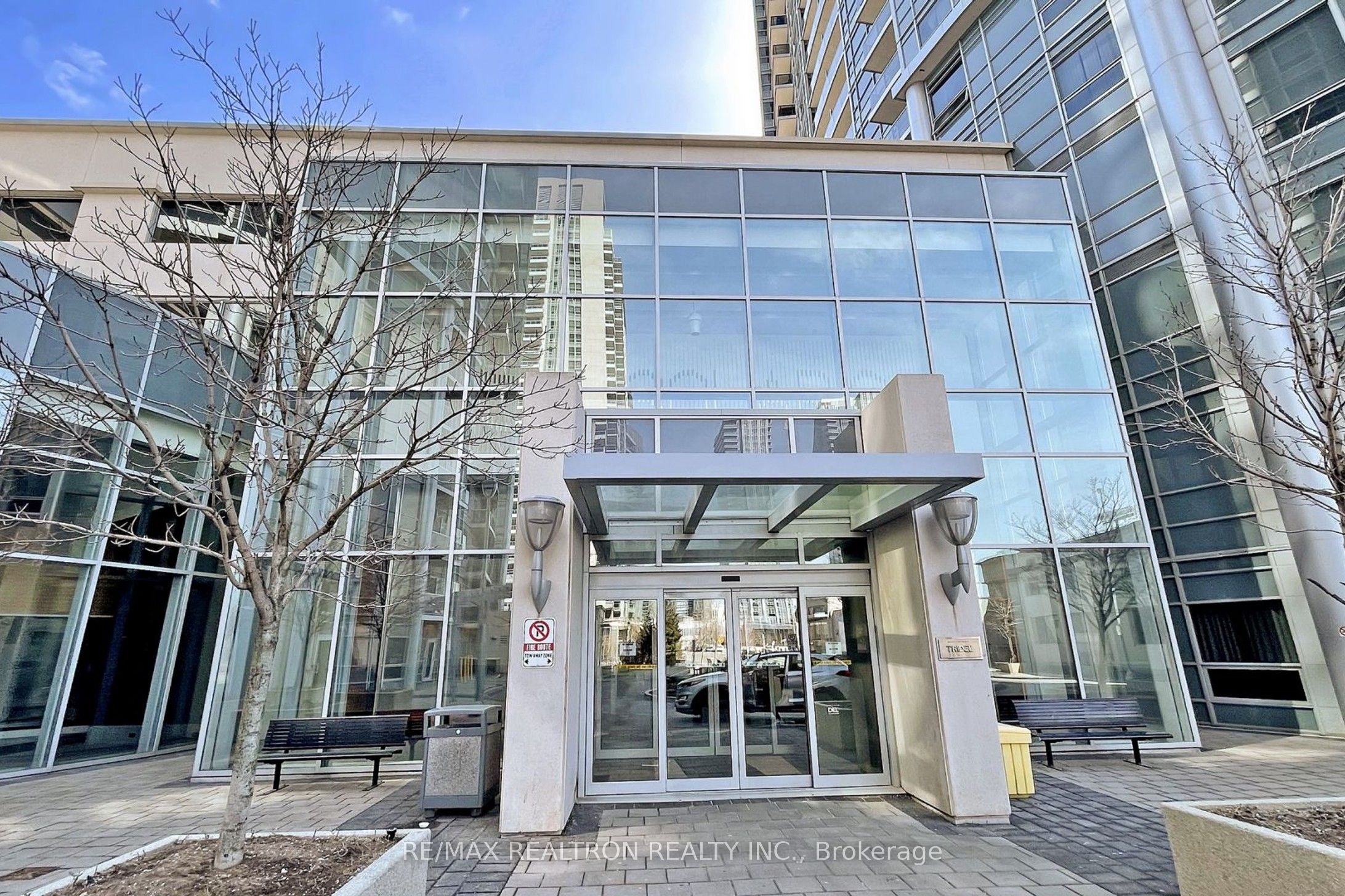 125 Village Green Square 911, Toronto, ON M1S 0G3 photo 3