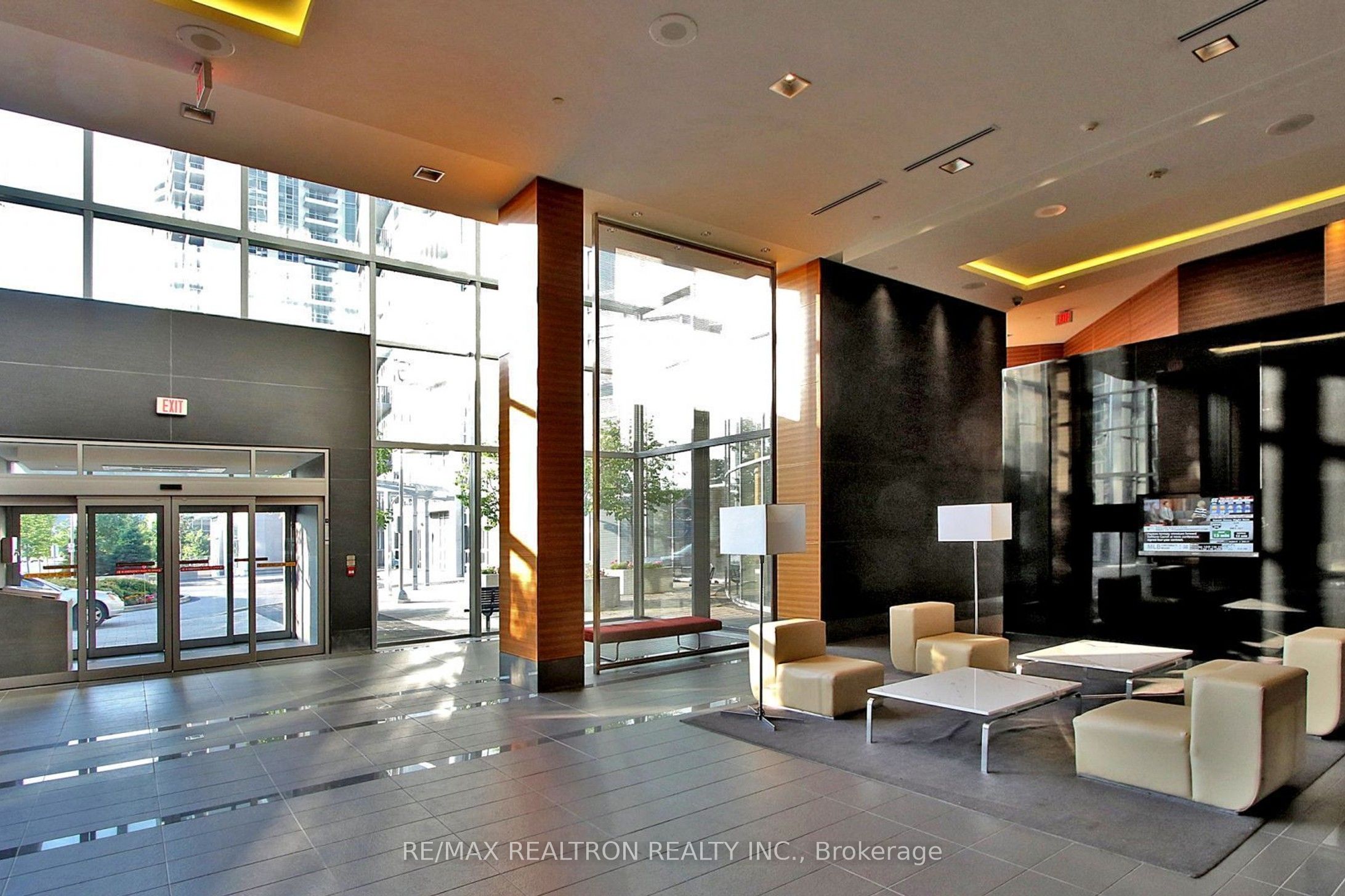 125 Village Green Square 911, Toronto, ON M1S 0G3 photo 4