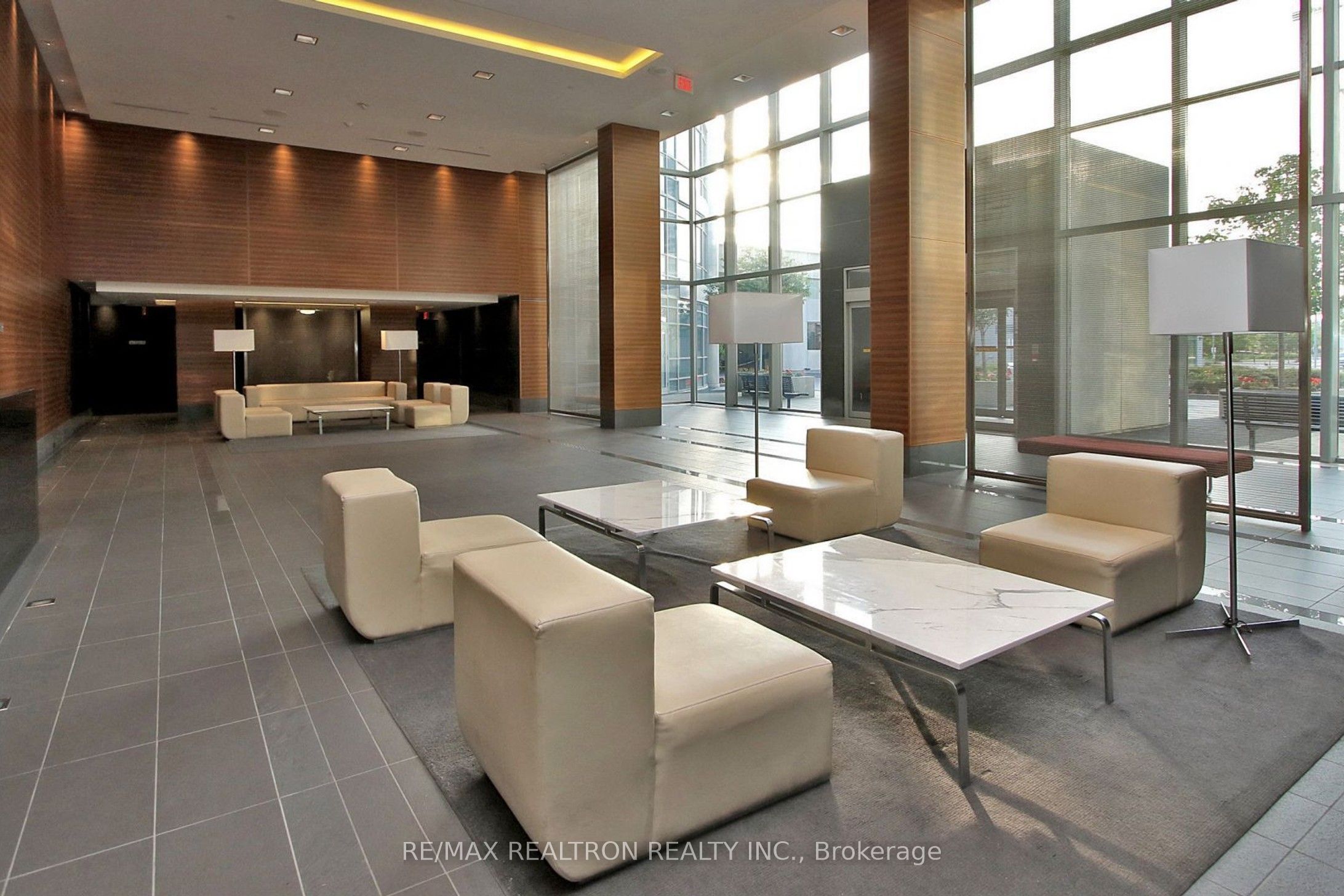 125 Village Green Square 911, Toronto, ON M1S 0G3 photo 5