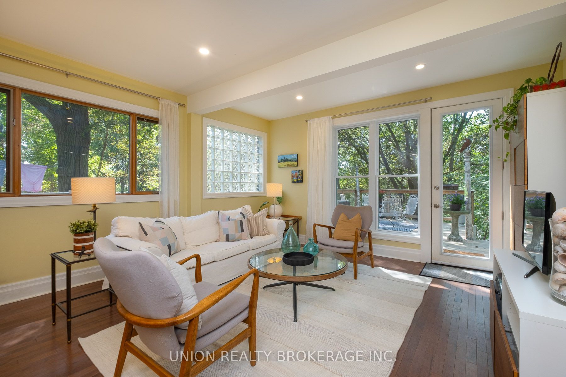 28 Victoria Park Avenue, Toronto, ON M4E 3R9 photo 2