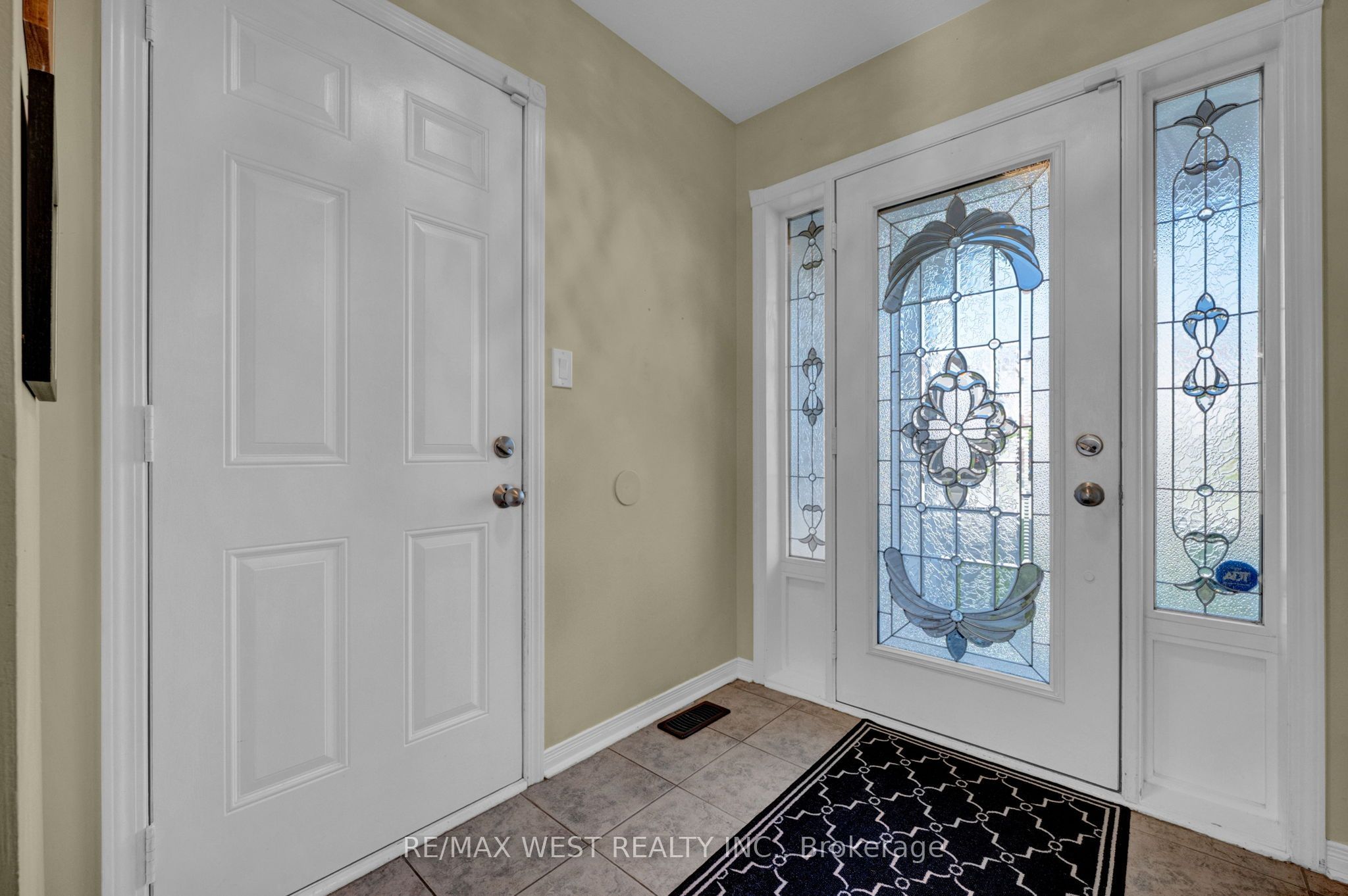 1210 Meath Drive, Oshawa, ON L1K 0G5 photo 3