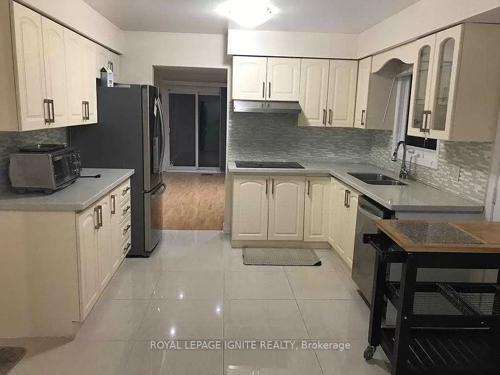 72 Brimstone Crescent Main, Toronto, ON M1V 3L2 photo 5