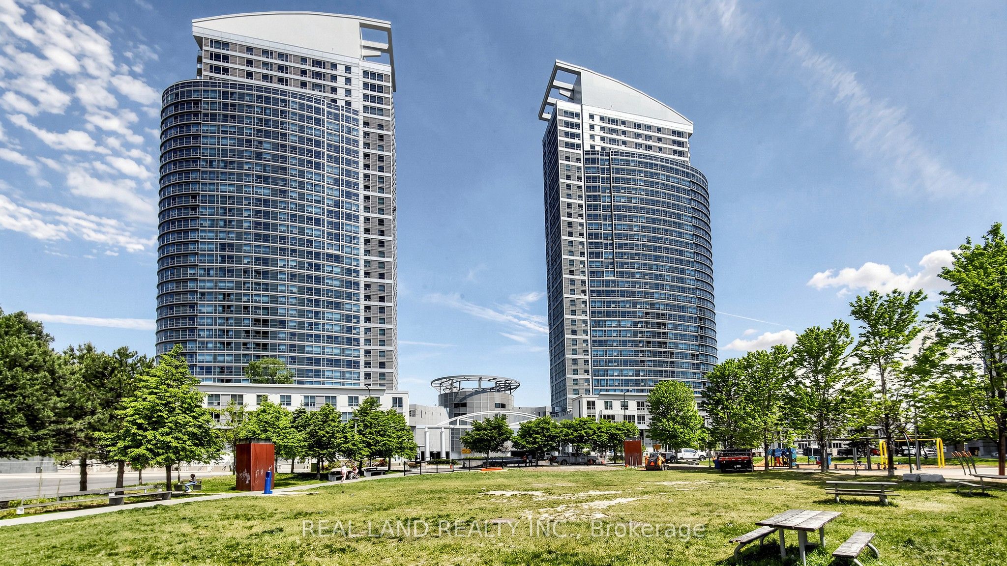 38 Lee Centre Drive 1809, Toronto, ON M1H 3J7 photo 2